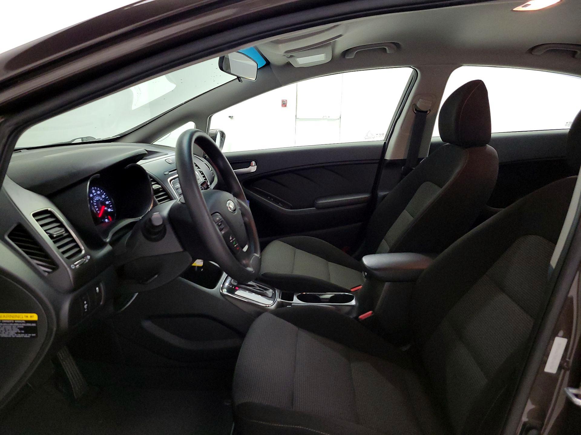 Thumbnail: 2017 Kia Forte - 11