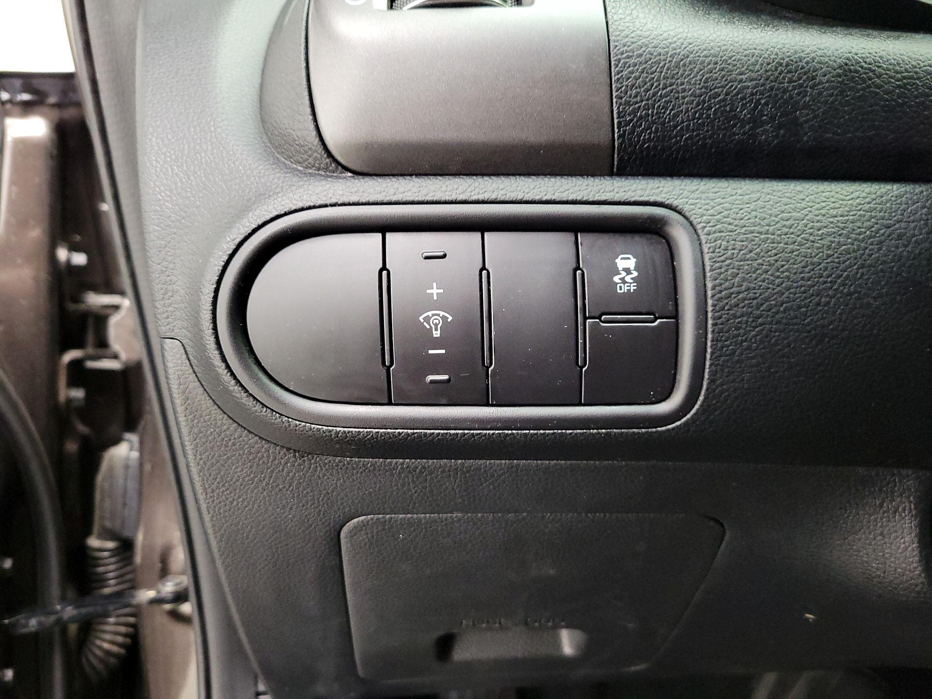 Thumbnail: 2017 Kia Forte - 13