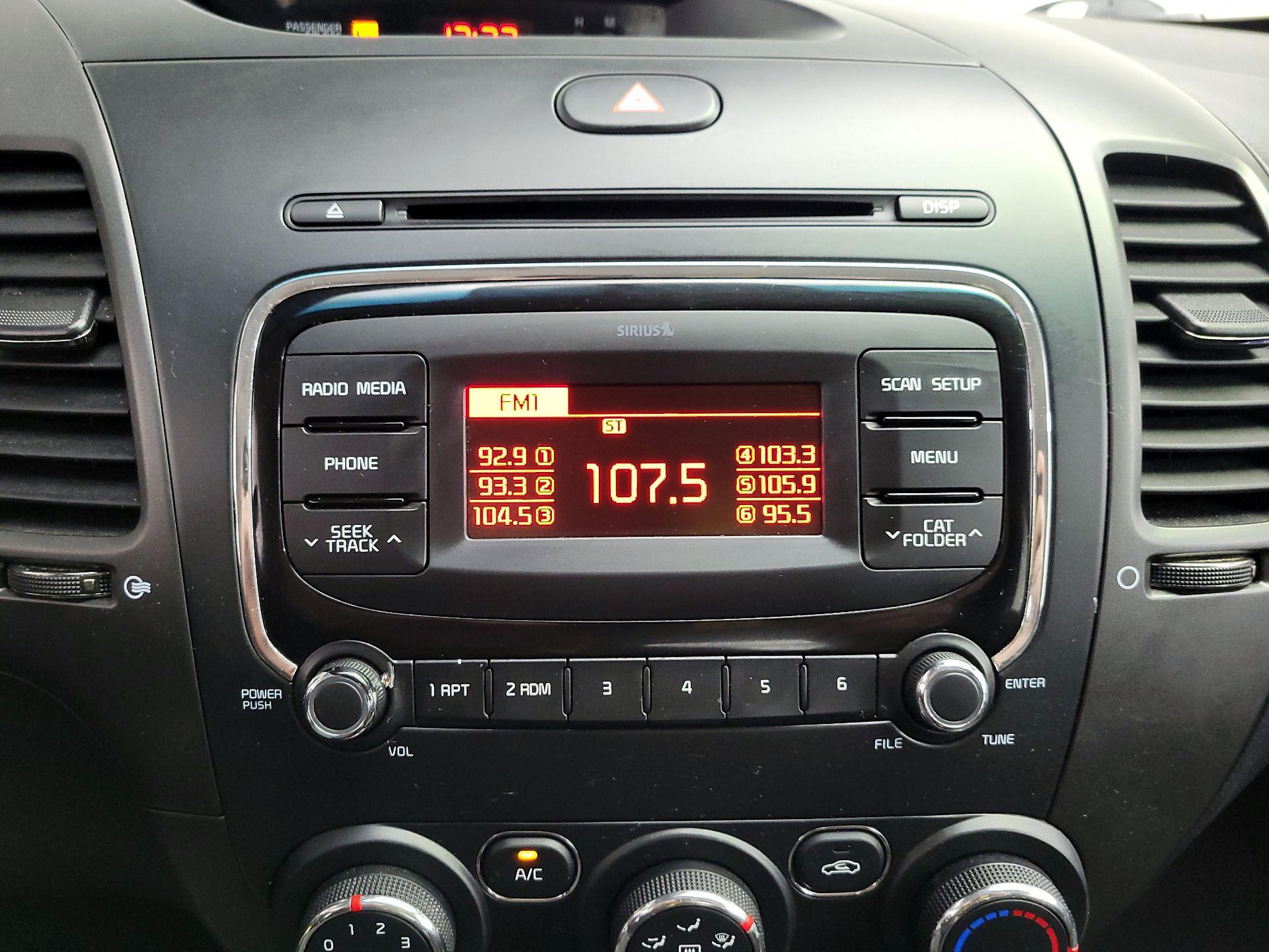 Thumbnail: 2017 Kia Forte - 14