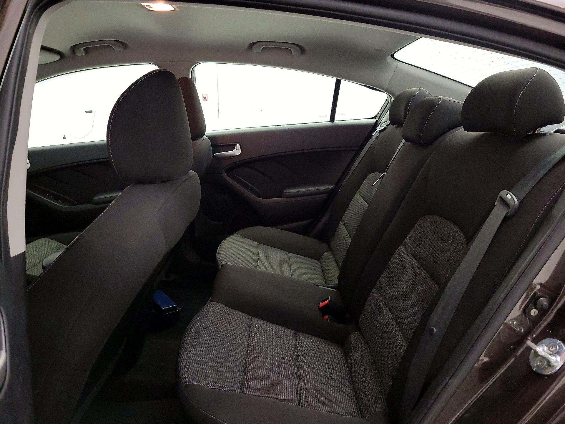 Thumbnail: 2017 Kia Forte - 18