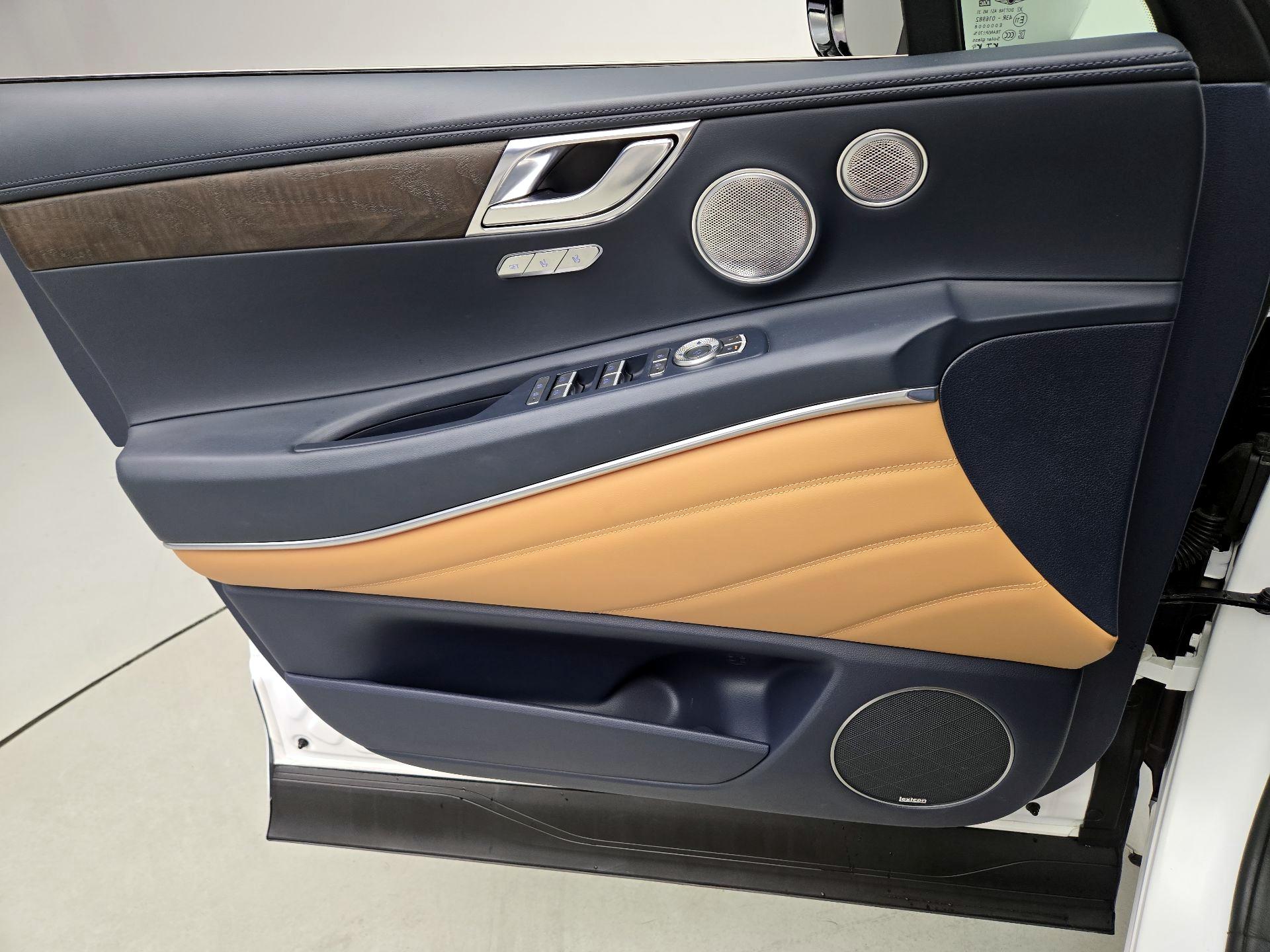 Thumbnail: 2024 Genesis GV80 - 12