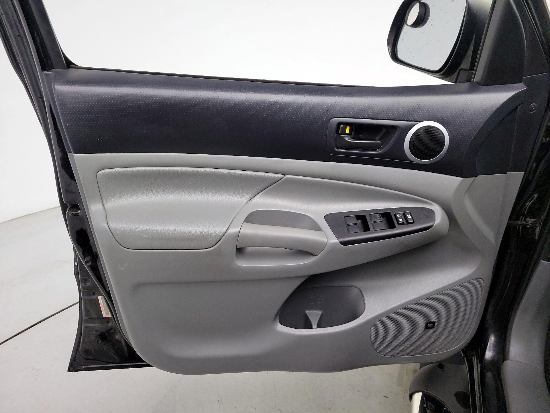 Thumbnail: 2014 Toyota Tacoma - 12