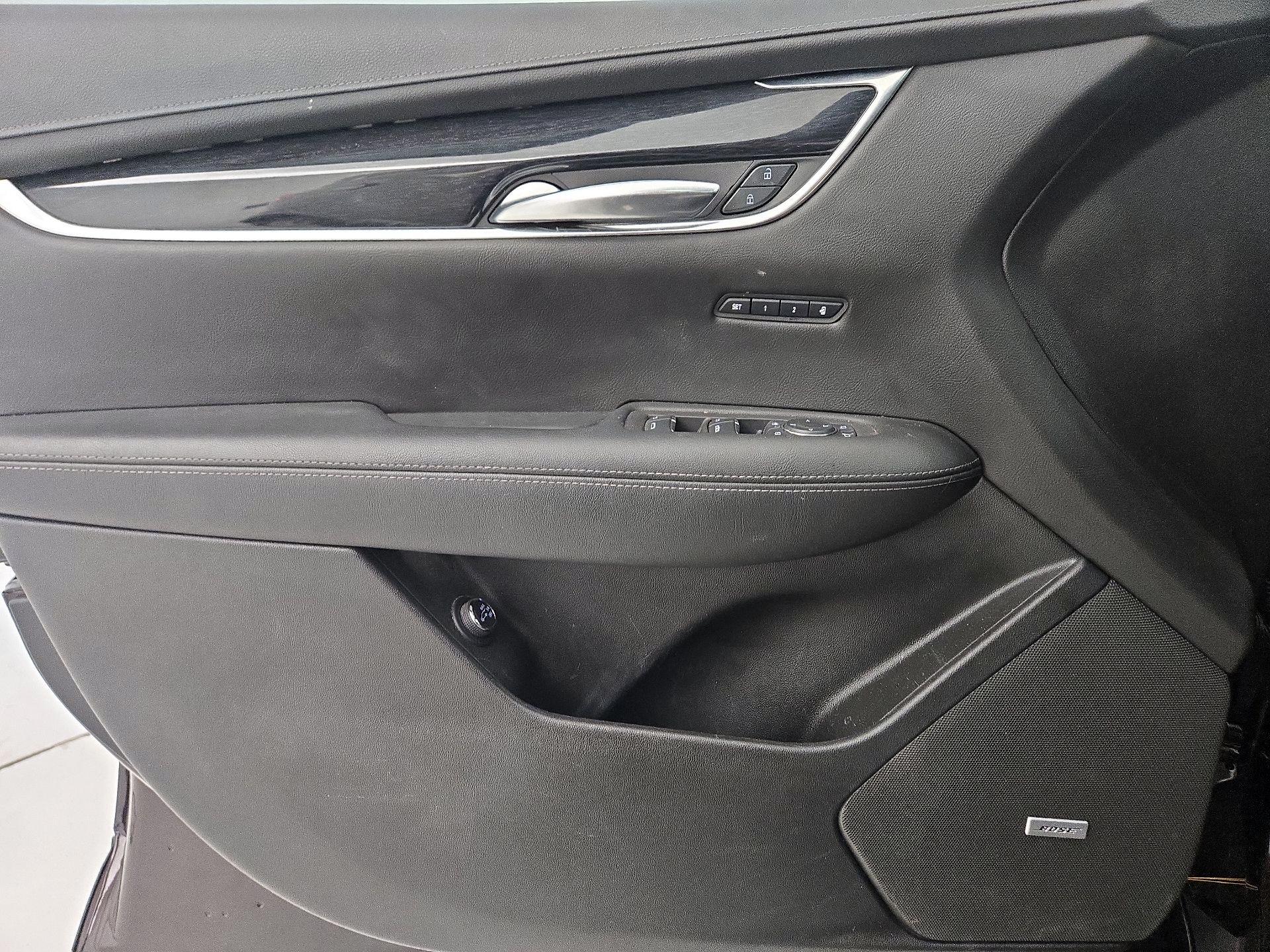 Thumbnail: 2020 Cadillac XT5 - 12