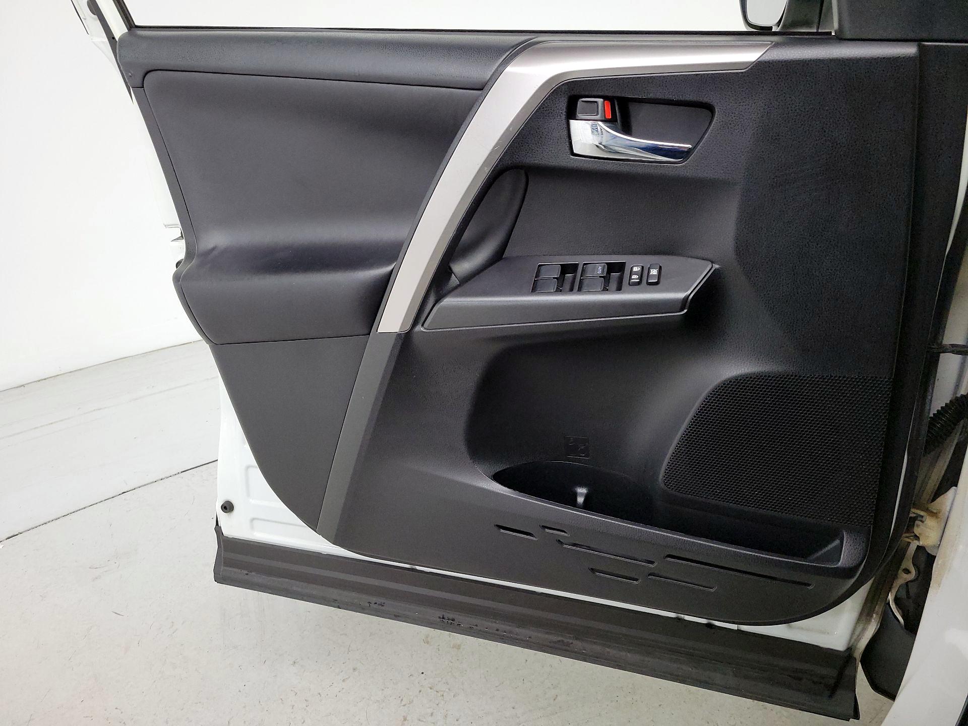 Thumbnail: 2017 Toyota RAV4 - 12