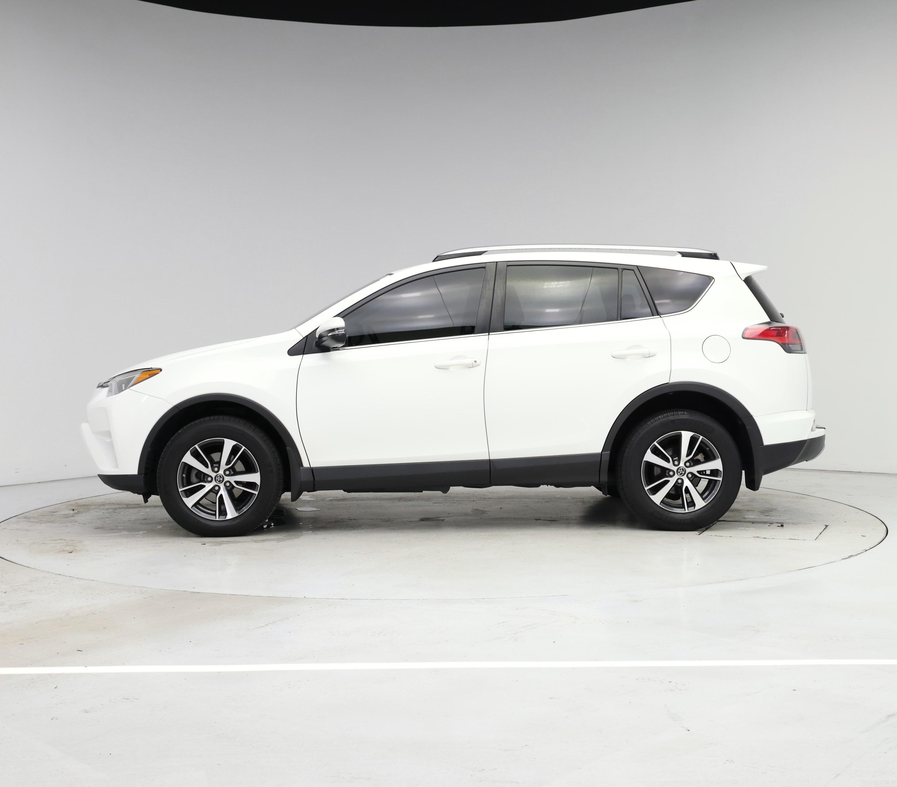Thumbnail: 2017 Toyota RAV4 - 3