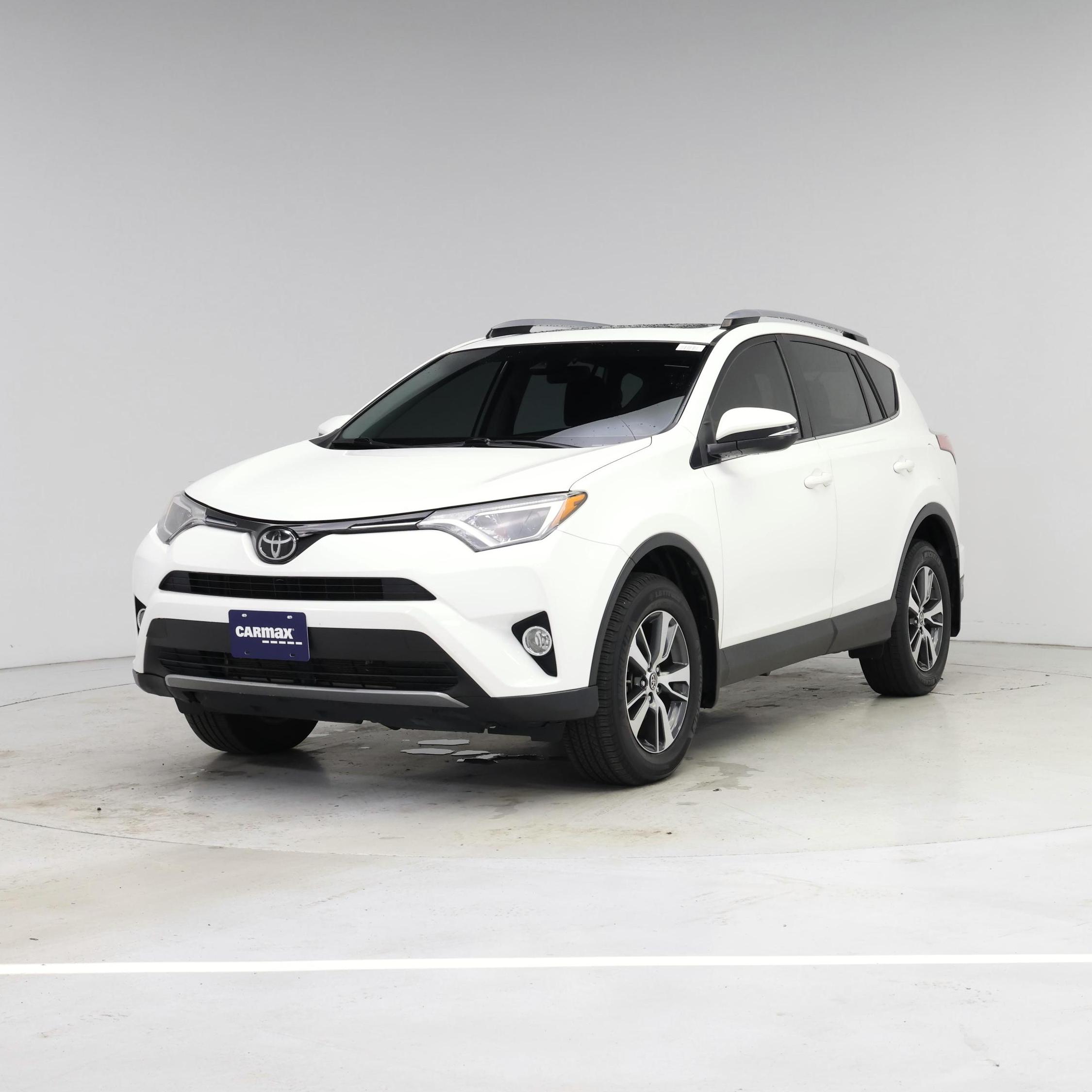 Thumbnail: 2017 Toyota RAV4 - 4