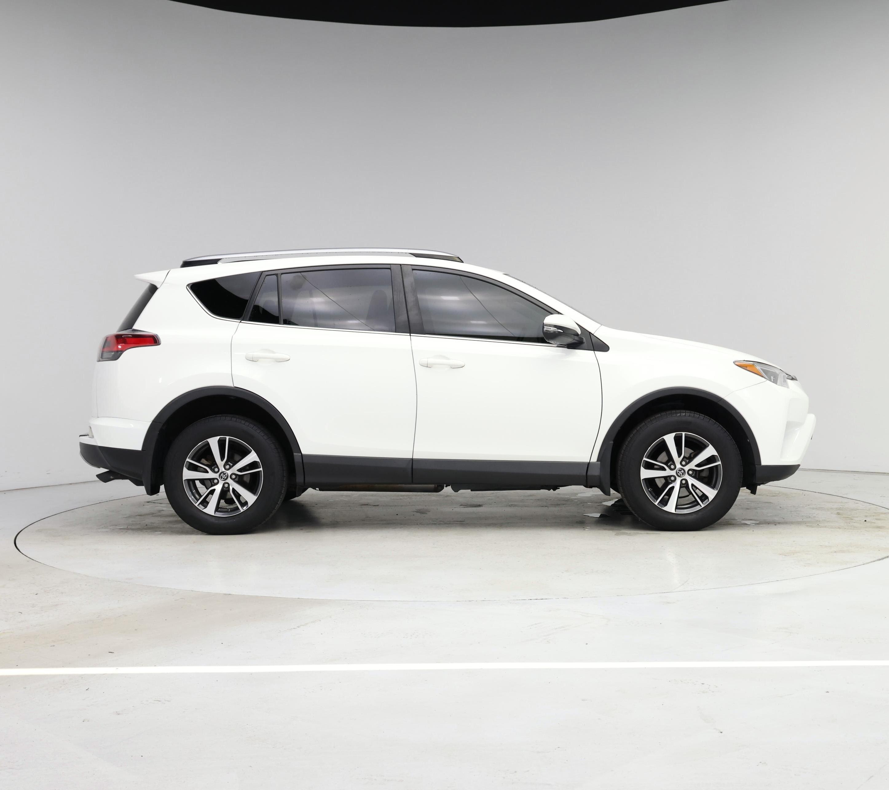 Thumbnail: 2017 Toyota RAV4 - 7