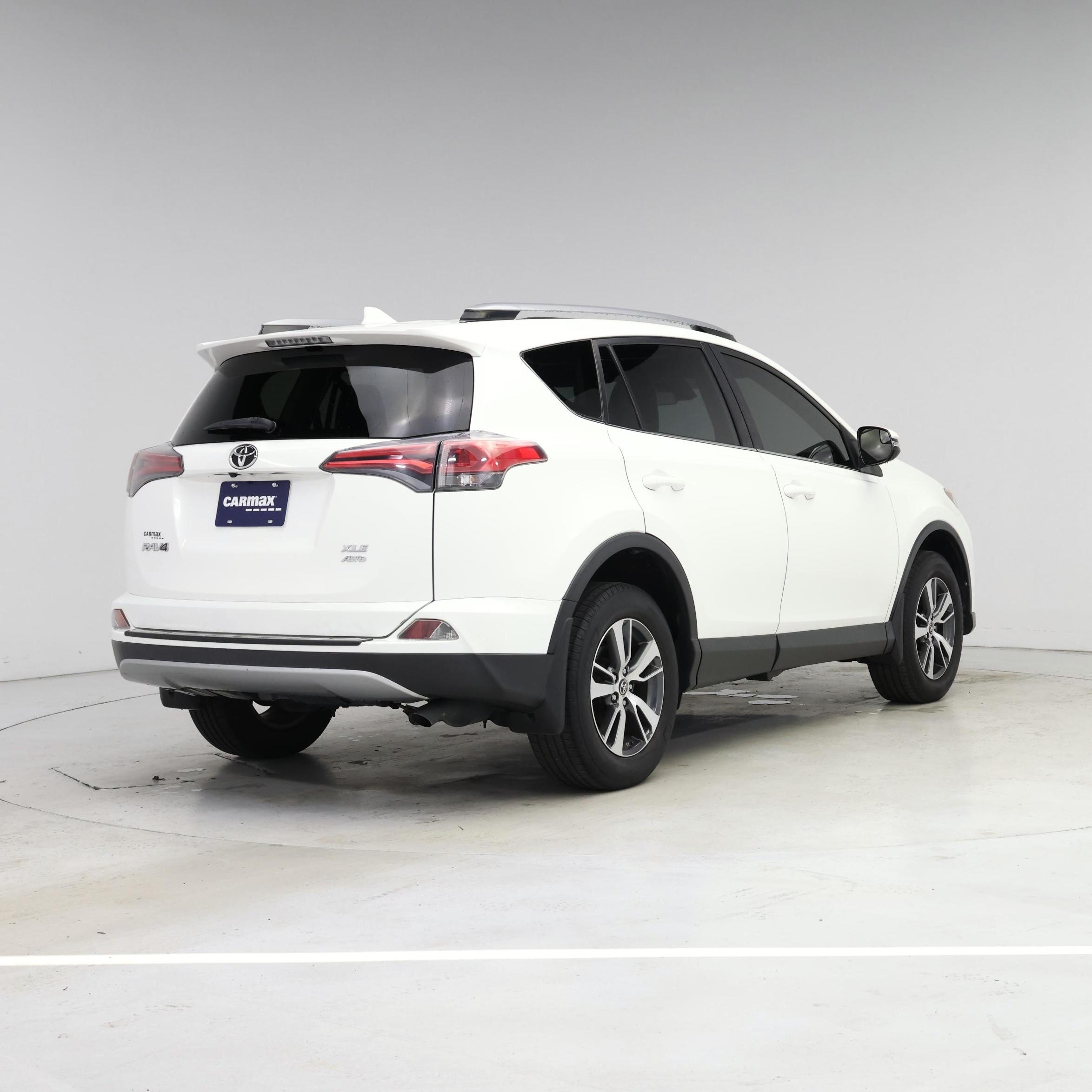 Thumbnail: 2017 Toyota RAV4 - 8