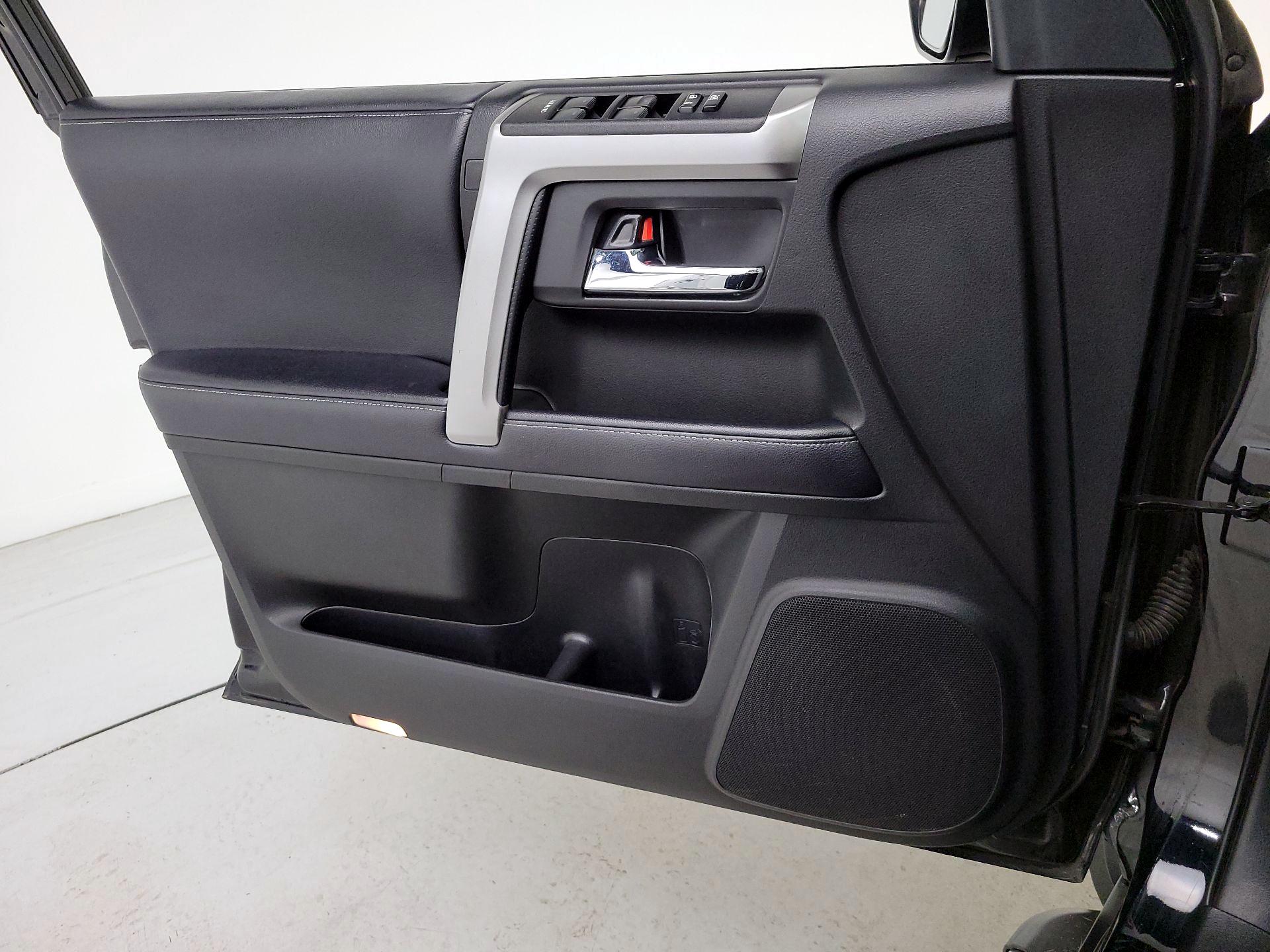 Thumbnail: 2020 Toyota 4Runner - 12