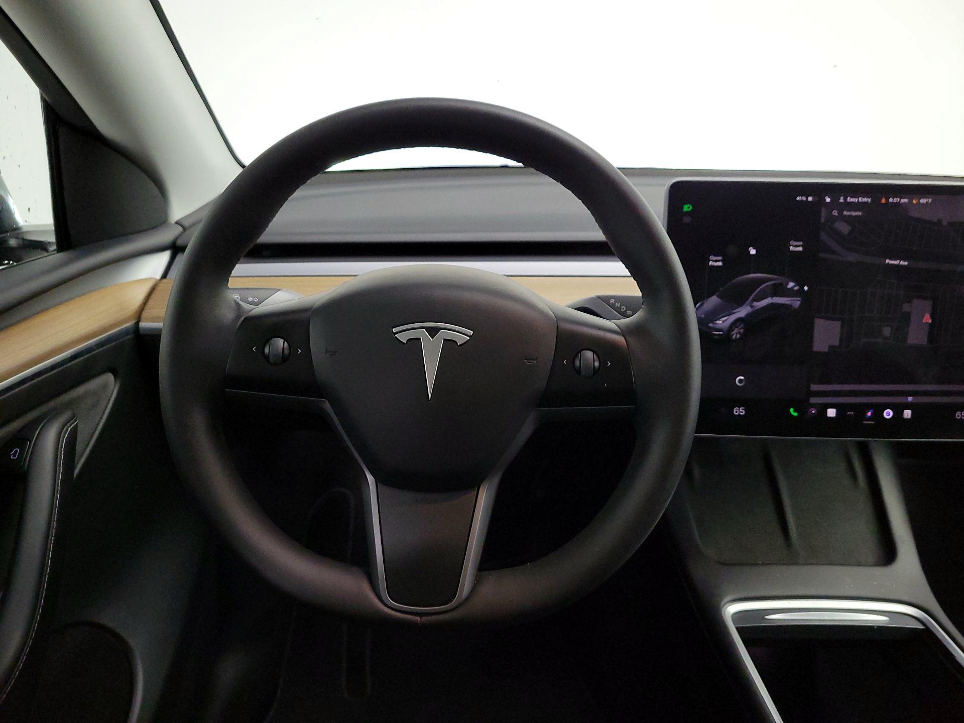 Thumbnail: 2023 Tesla Model Y - 10