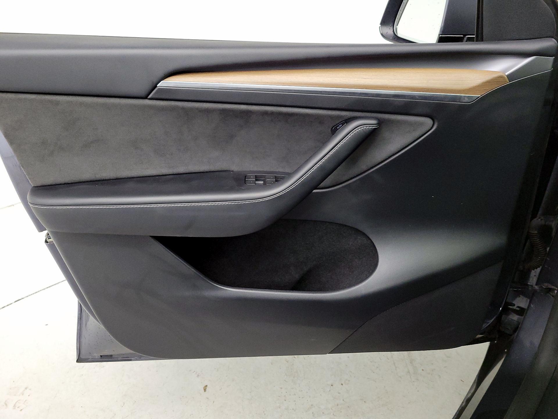 Thumbnail: 2023 Tesla Model Y - 12