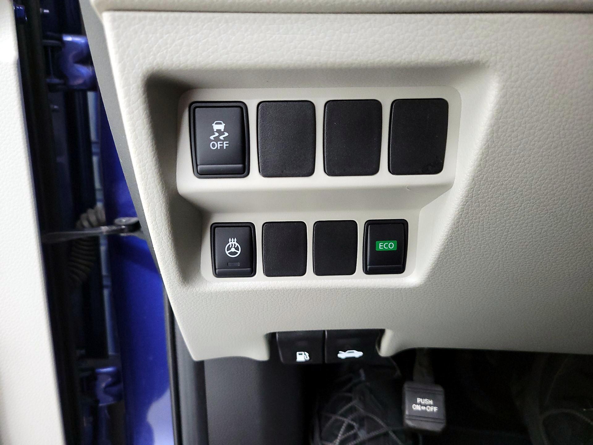 Thumbnail: 2018 Nissan Rogue Sport - 13