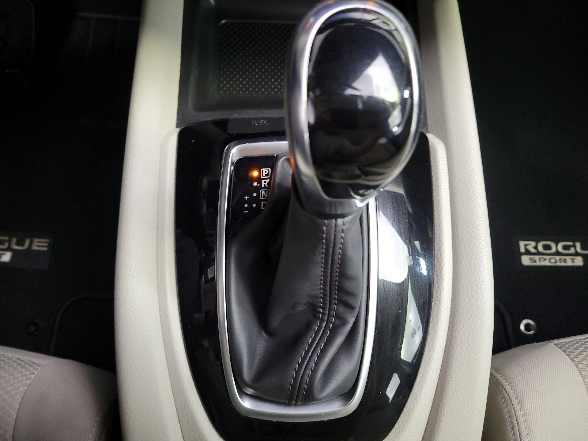 Thumbnail: 2018 Nissan Rogue Sport - 18