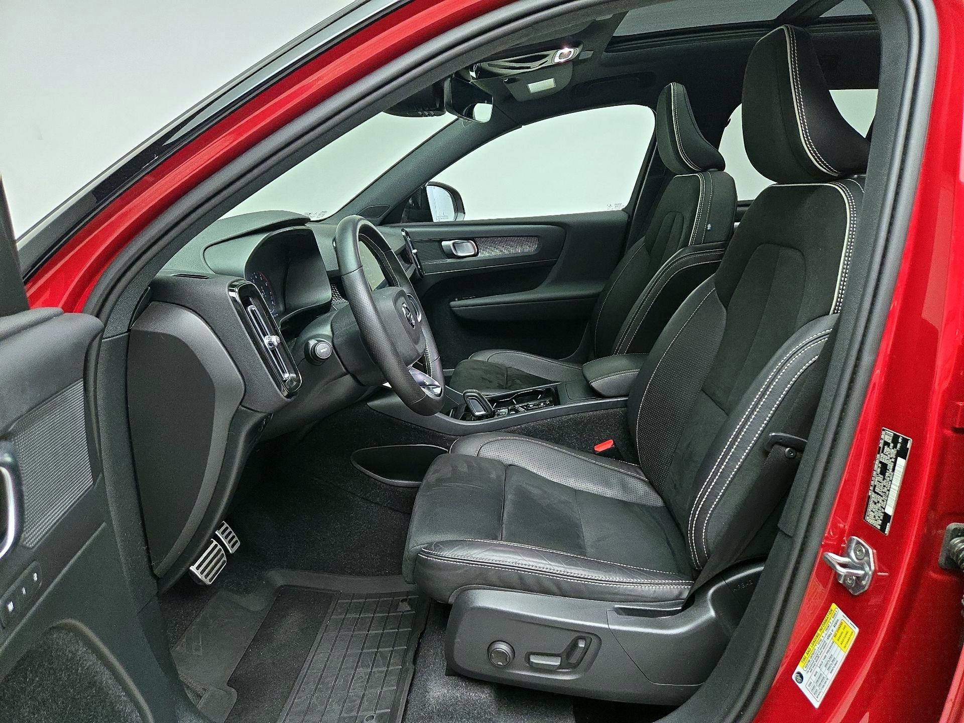 Thumbnail: 2021 Volvo XC40 - 11