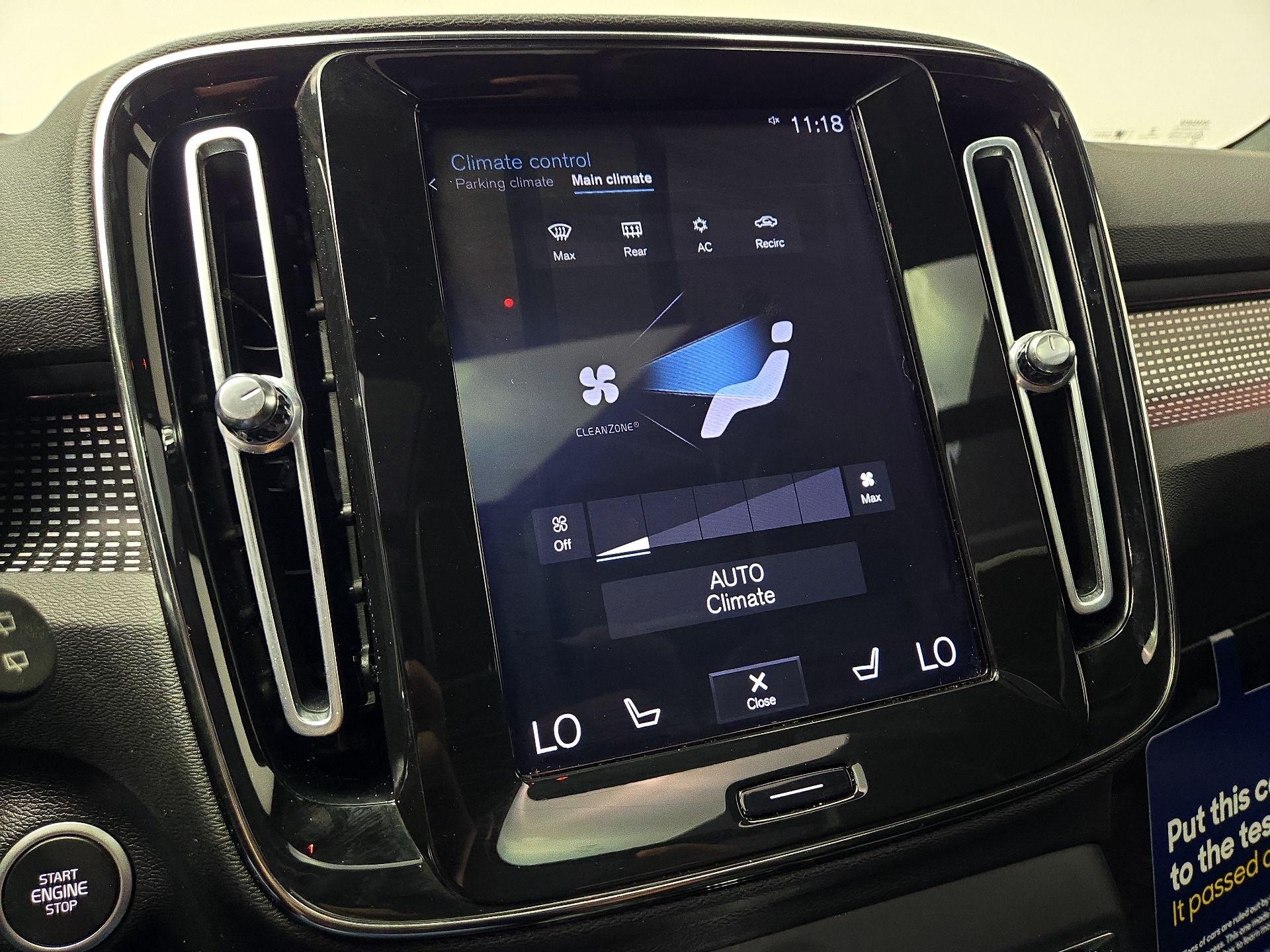 Thumbnail: 2021 Volvo XC40 - 17