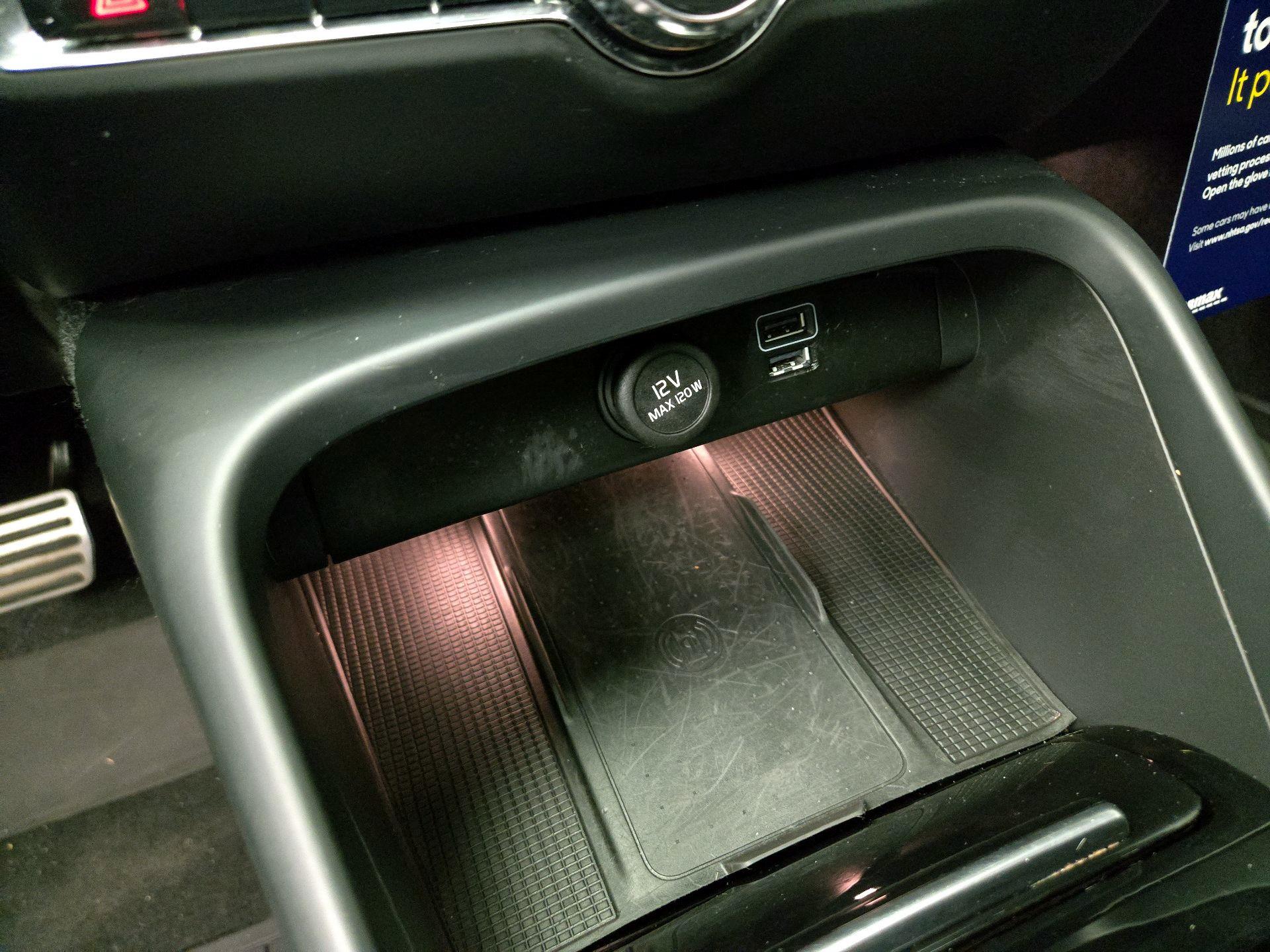 Thumbnail: 2021 Volvo XC40 - 19