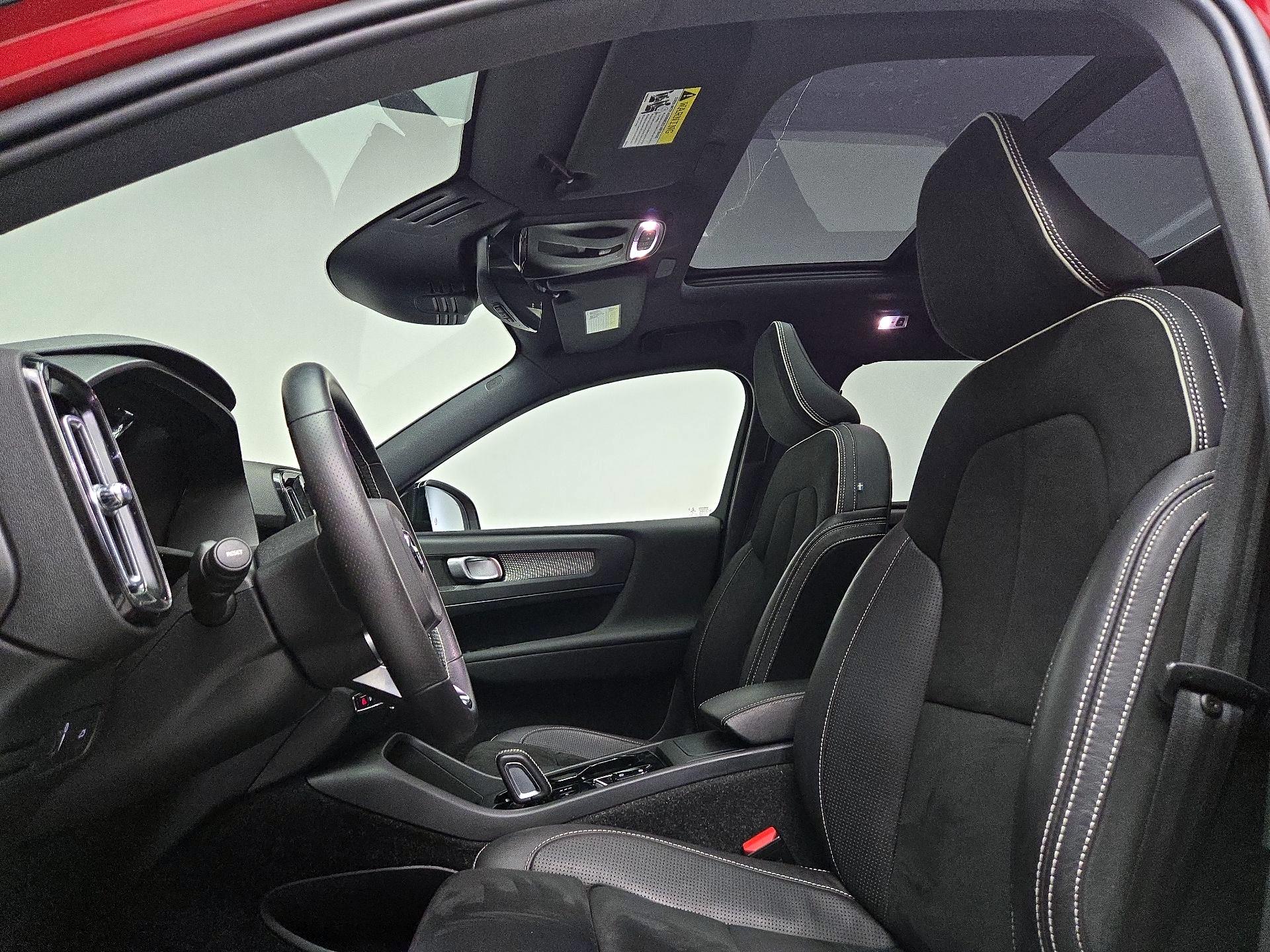 Thumbnail: 2021 Volvo XC40 - 20