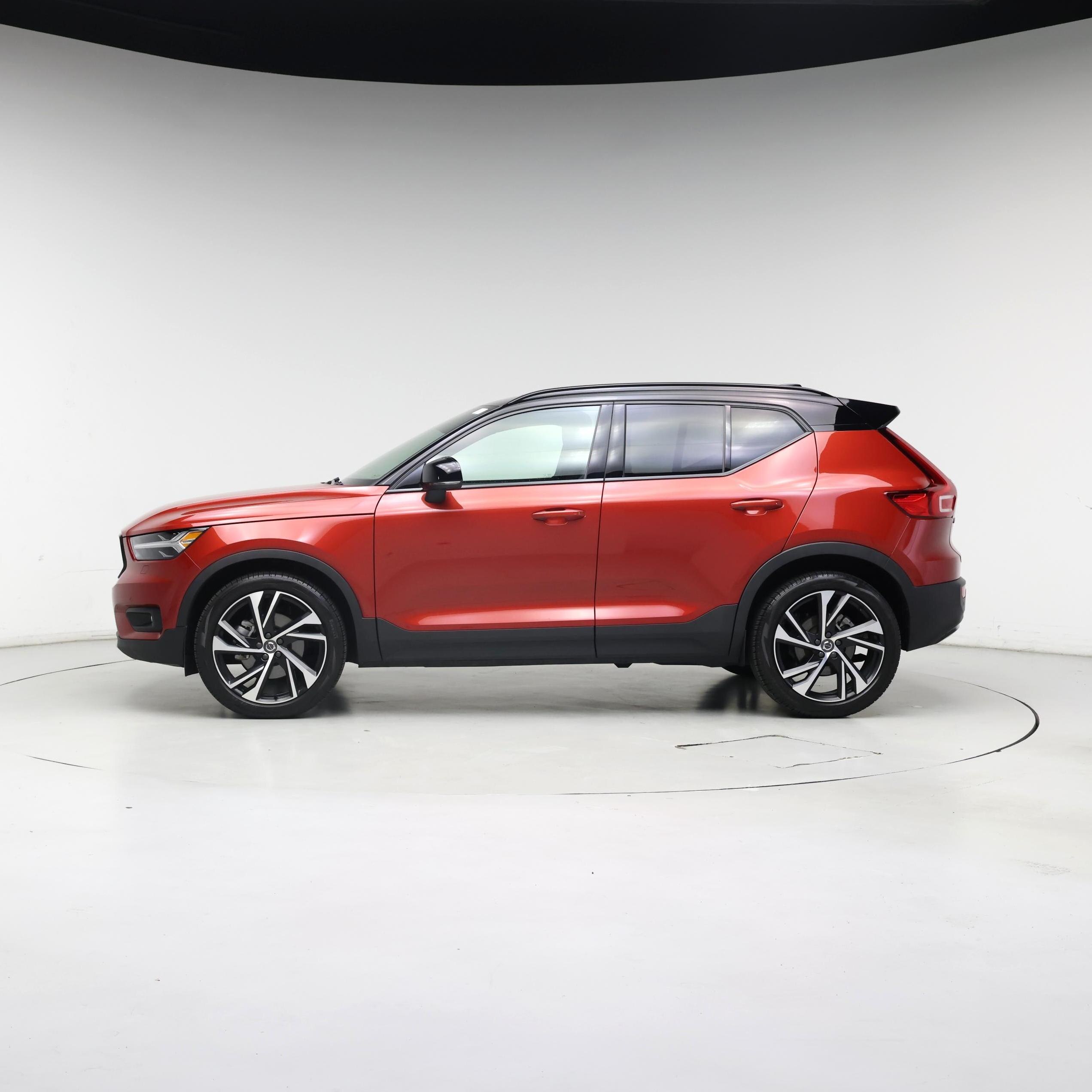 Thumbnail: 2021 Volvo XC40 - 3