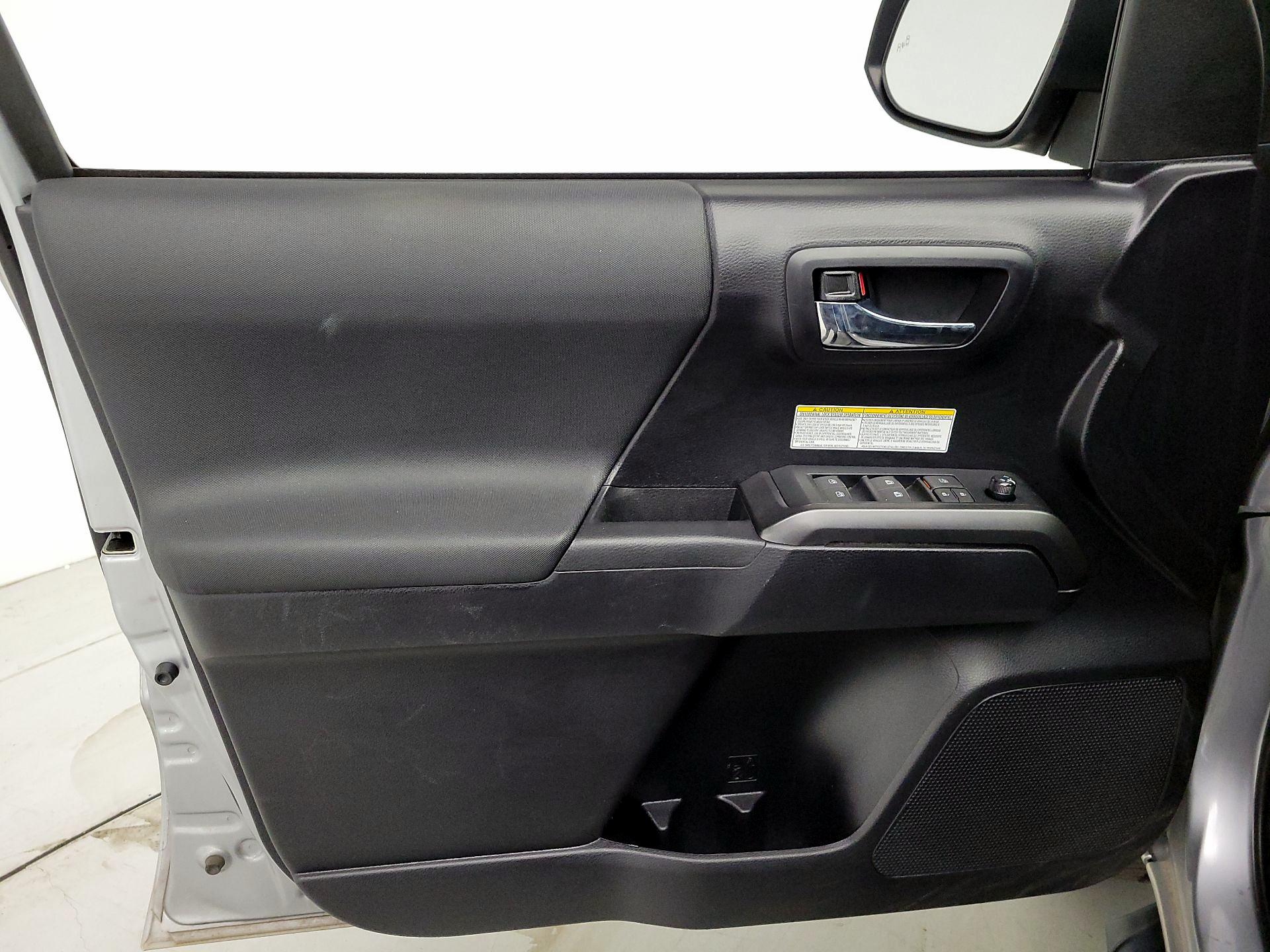 Thumbnail: 2020 Toyota Tacoma - 12