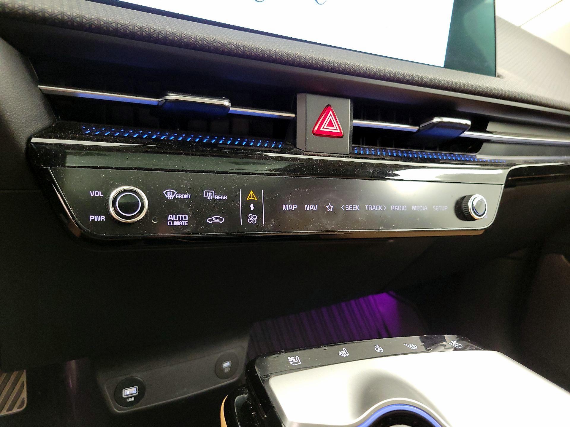 Thumbnail: 2023 Kia EV6 - 17