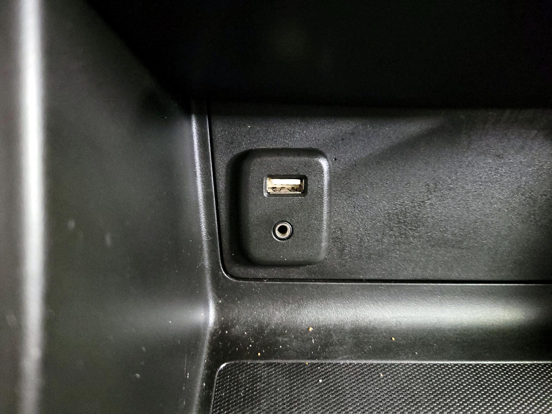 Thumbnail: 2016 Chevrolet Colorado - 18