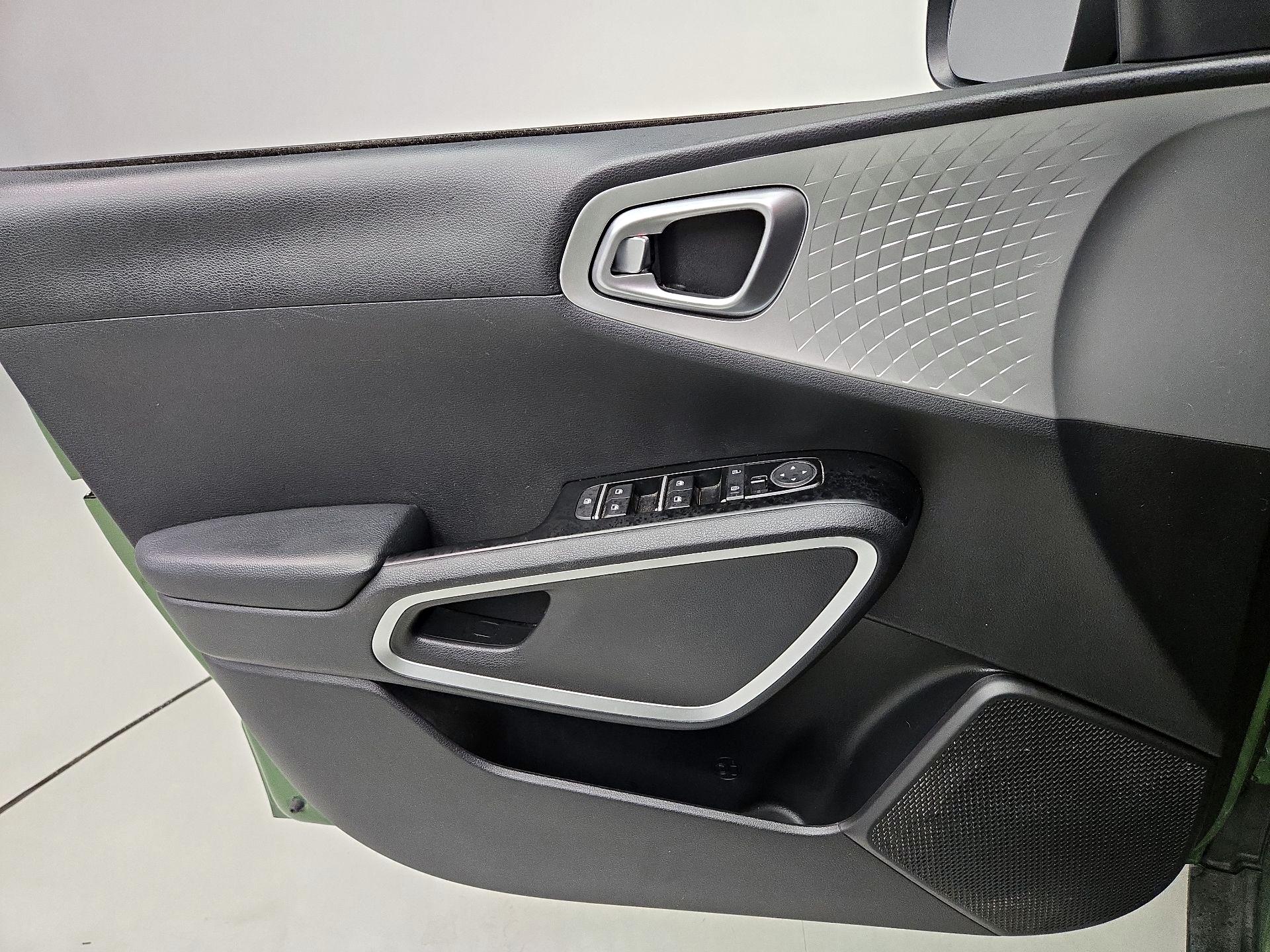 Thumbnail: 2020 Kia Soul - 12