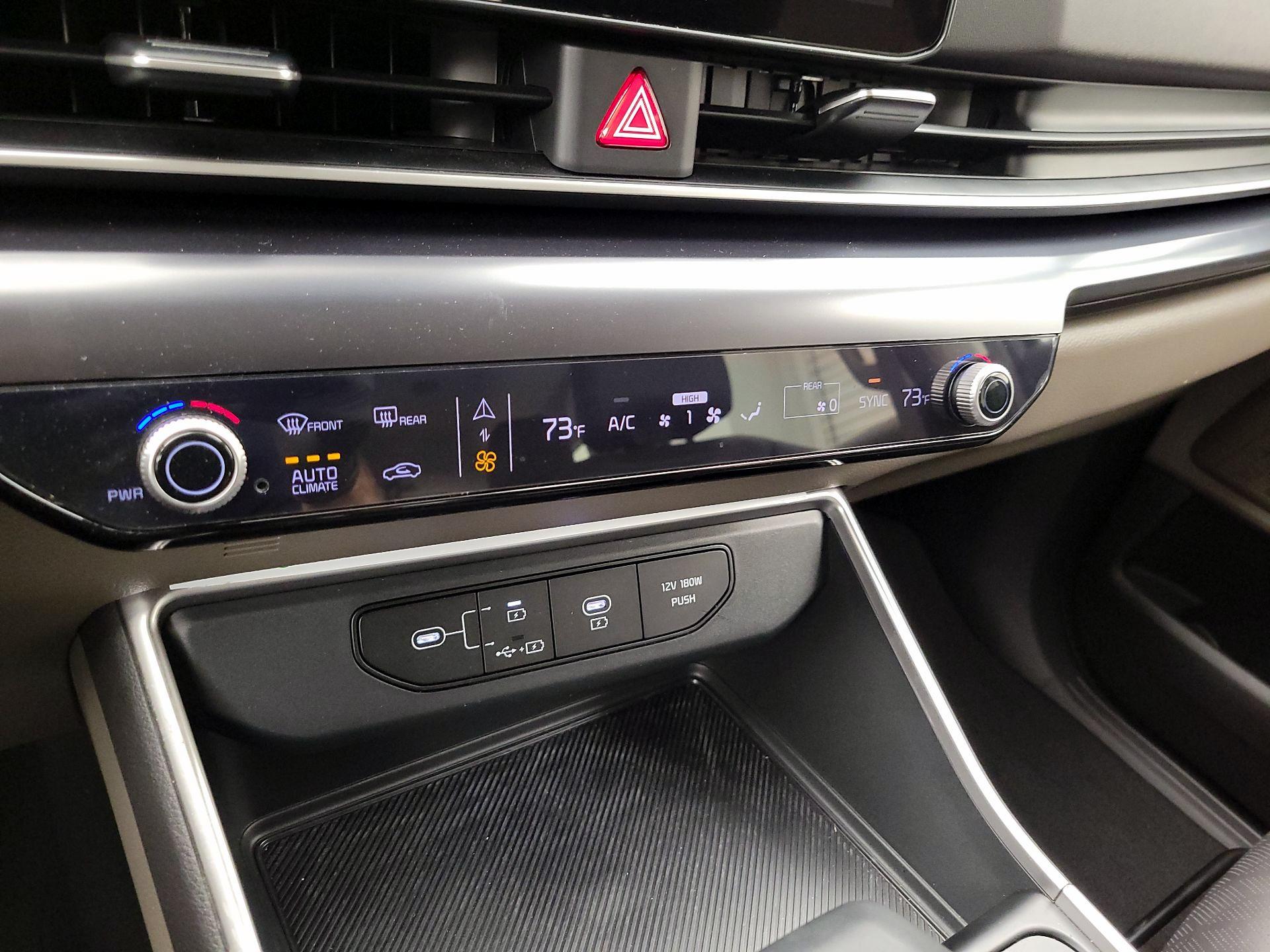 Thumbnail: 2025 Kia Carnival - 17