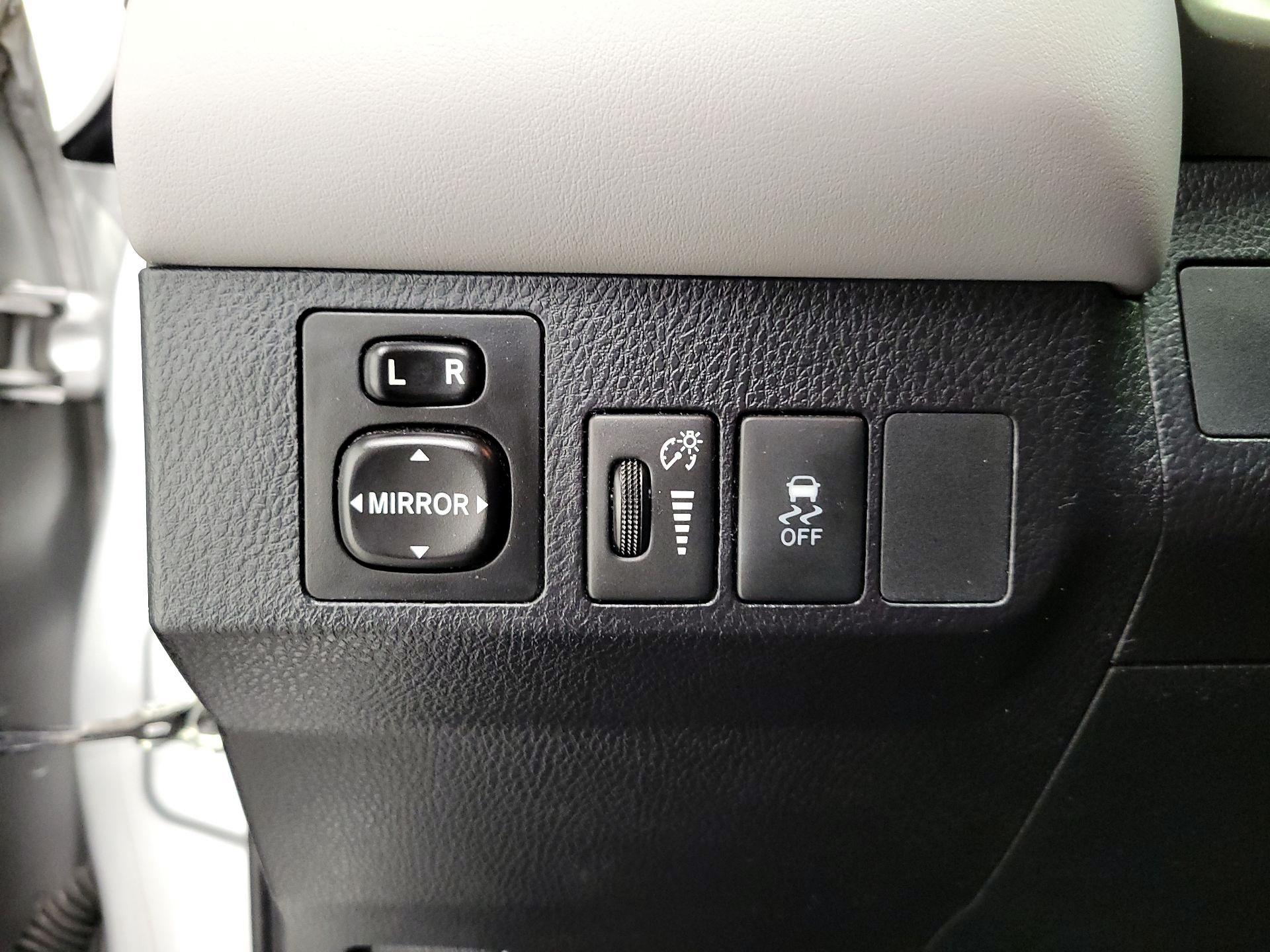 Thumbnail: 2014 Toyota RAV4 - 13