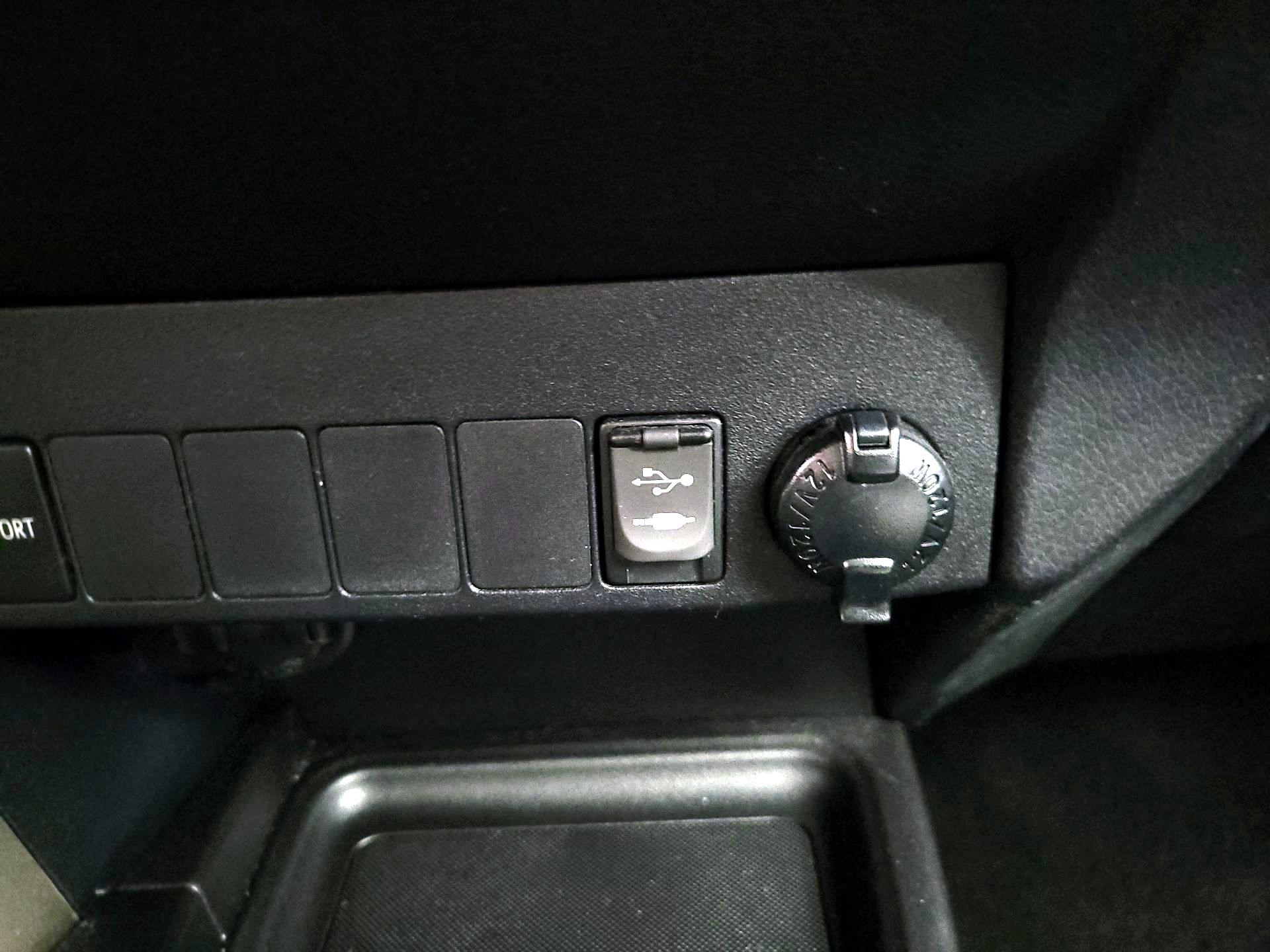 Thumbnail: 2014 Toyota RAV4 - 18