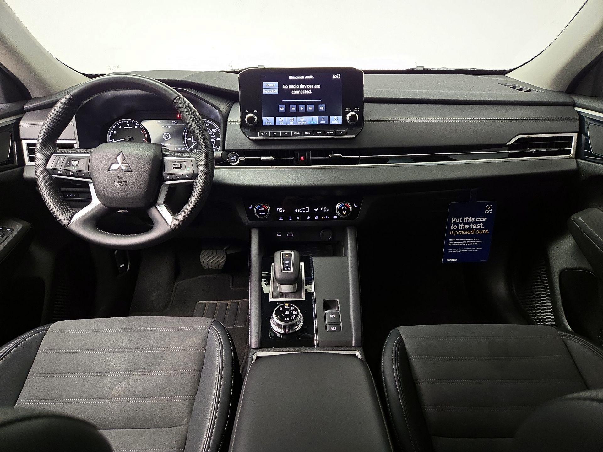 Thumbnail: 2023 Mitsubishi Outlander - 9