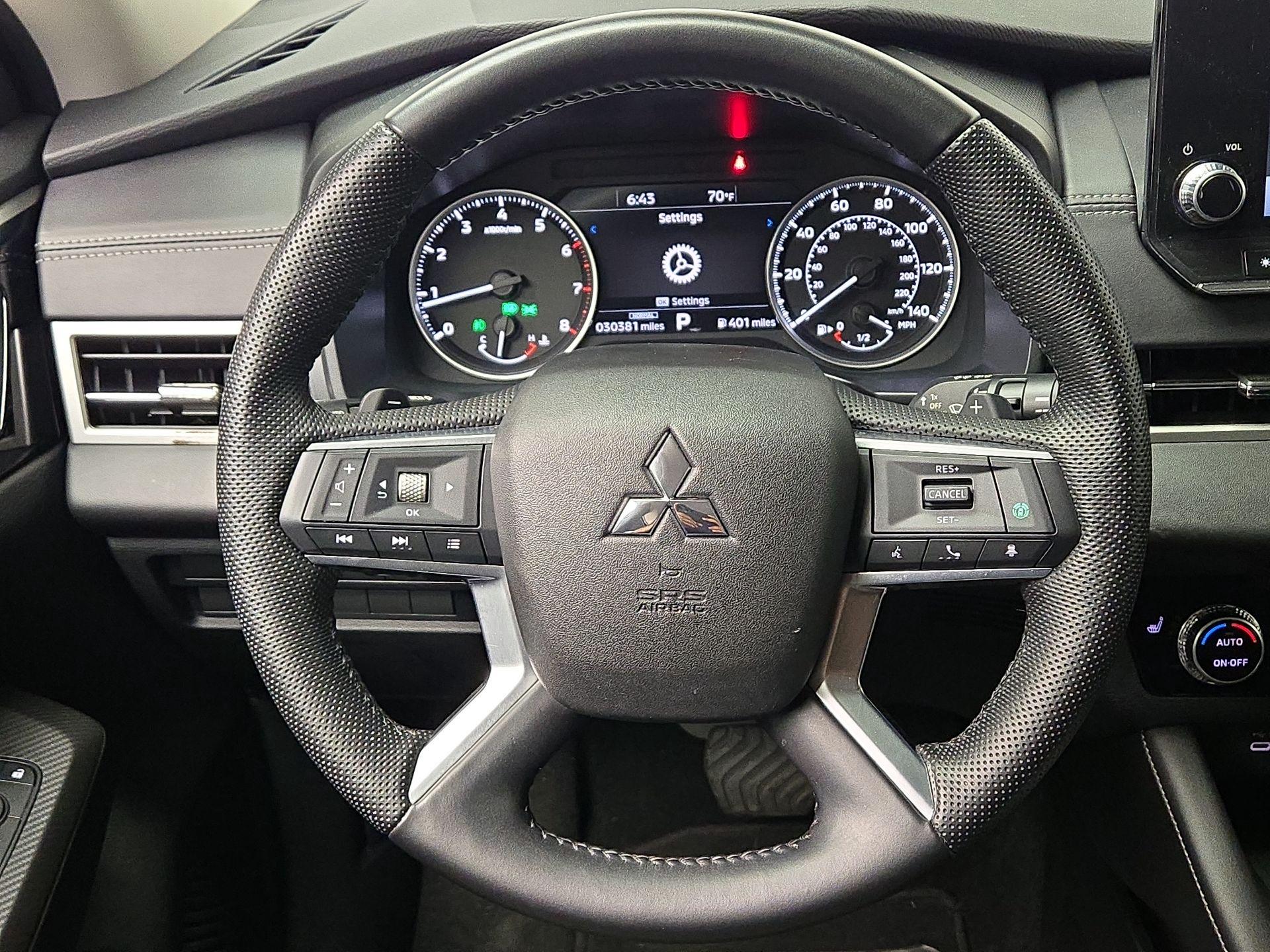 Thumbnail: 2023 Mitsubishi Outlander - 10