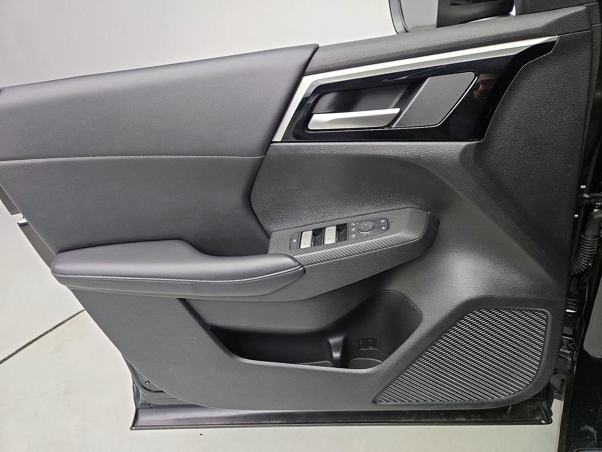 Thumbnail: 2023 Mitsubishi Outlander - 12