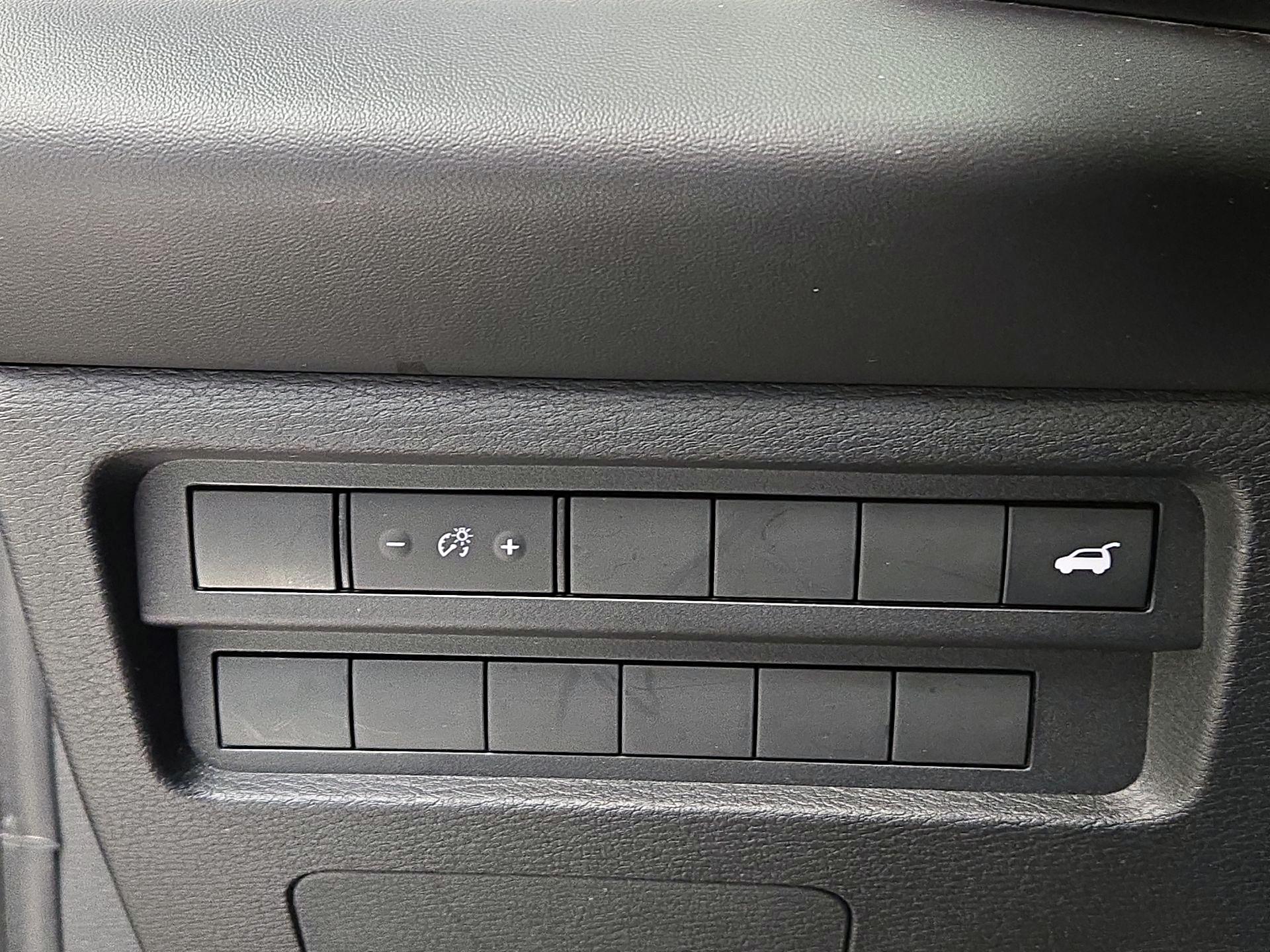 Thumbnail: 2023 Mitsubishi Outlander - 13