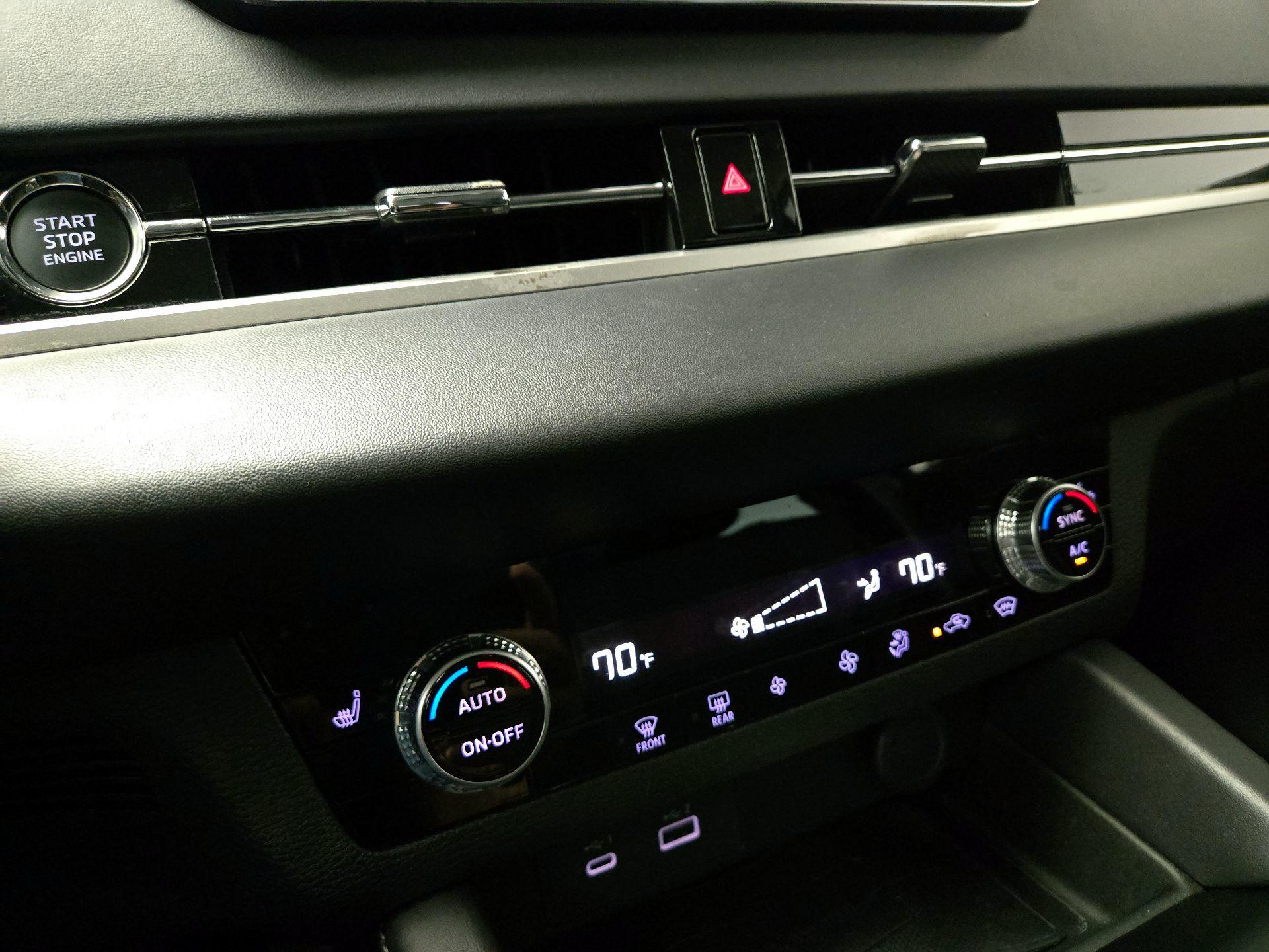 Thumbnail: 2023 Mitsubishi Outlander - 17