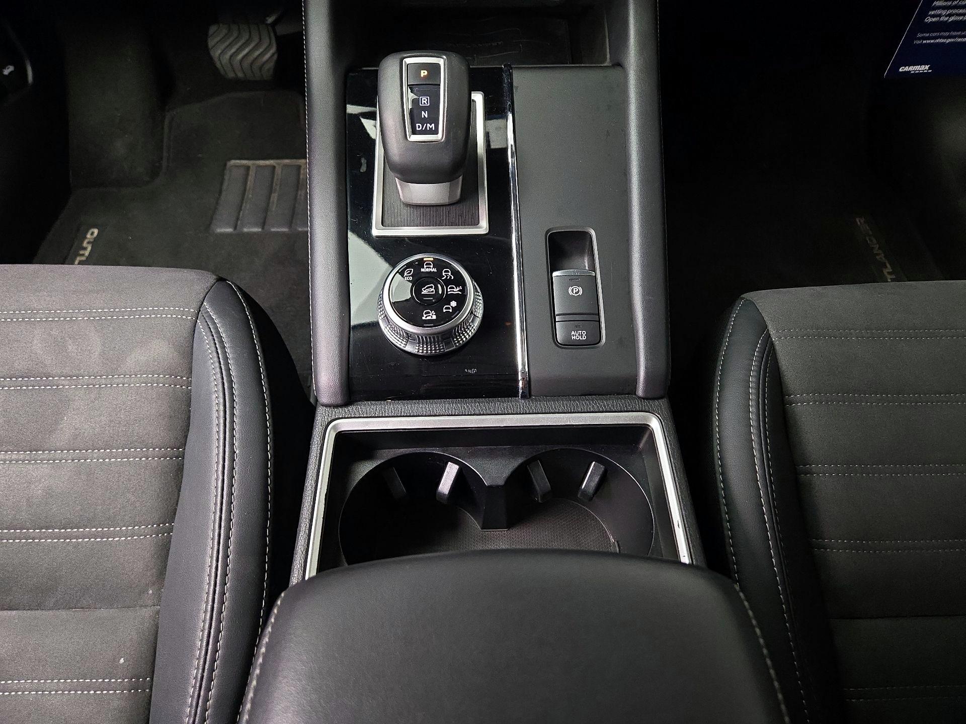 Thumbnail: 2023 Mitsubishi Outlander - 18