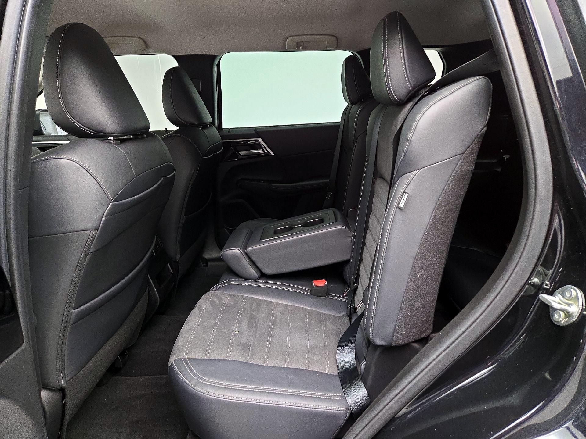 Thumbnail: 2023 Mitsubishi Outlander - 20