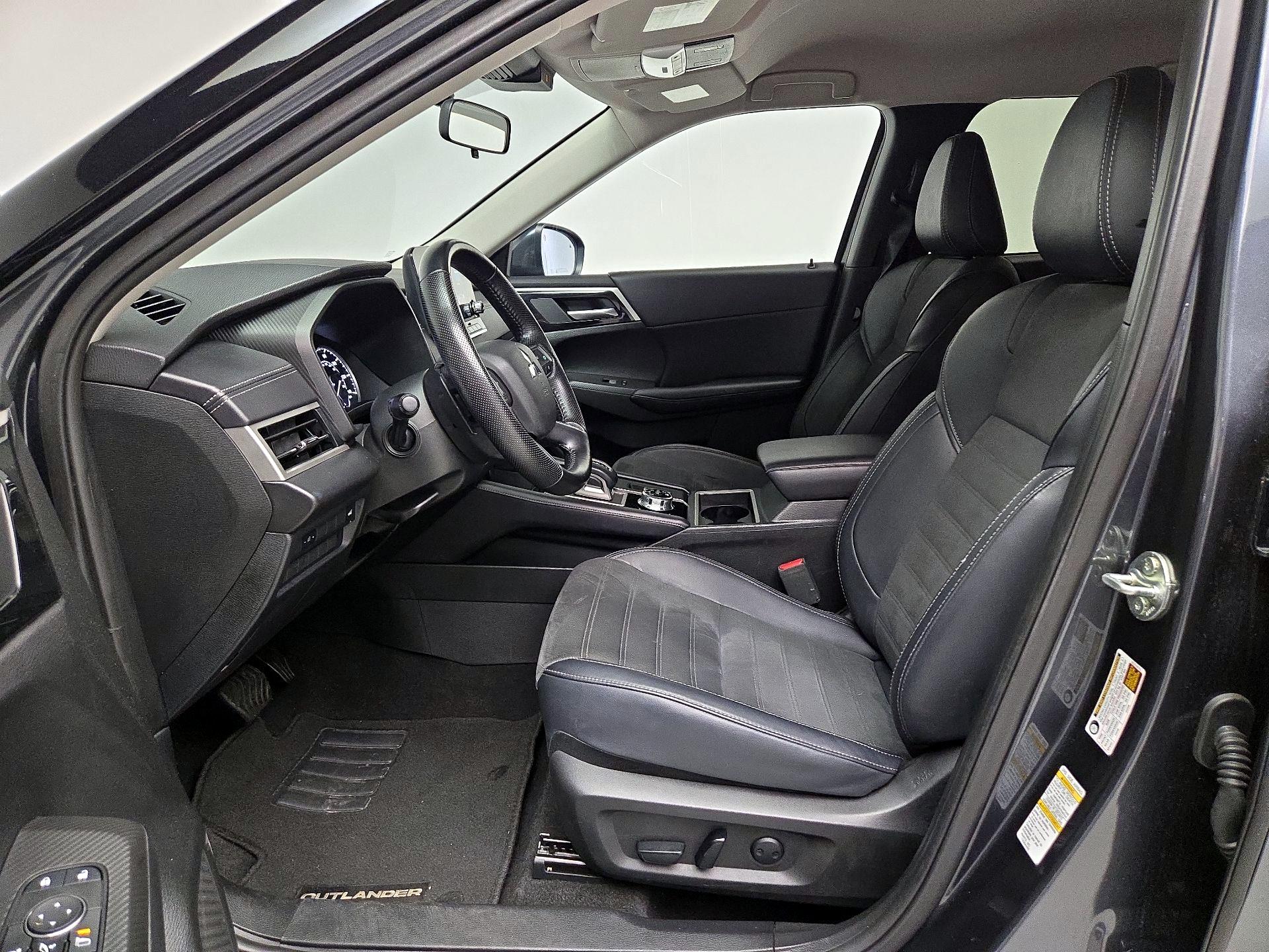 Thumbnail: 2024 Mitsubishi Outlander - 11