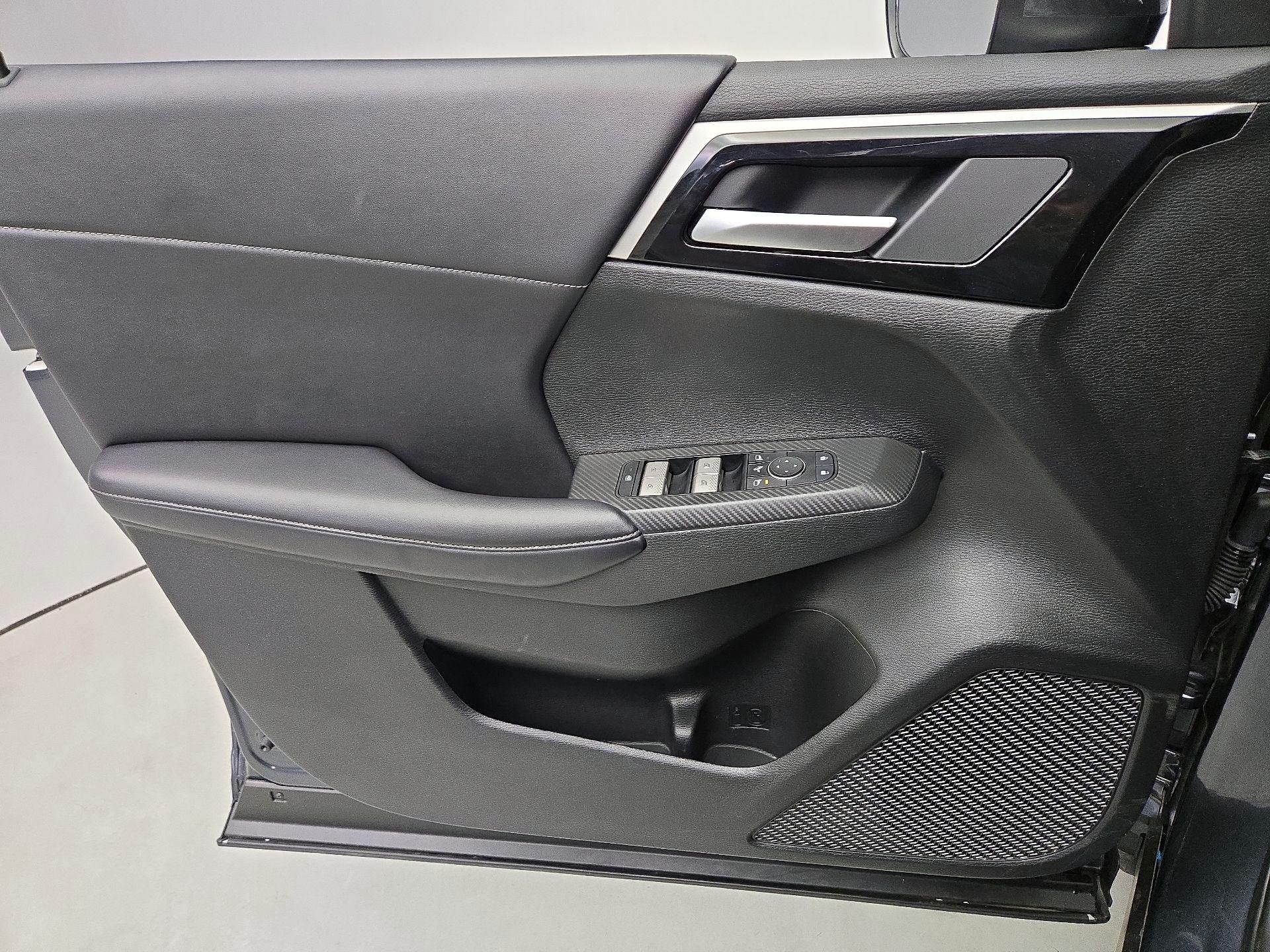 Thumbnail: 2024 Mitsubishi Outlander - 12