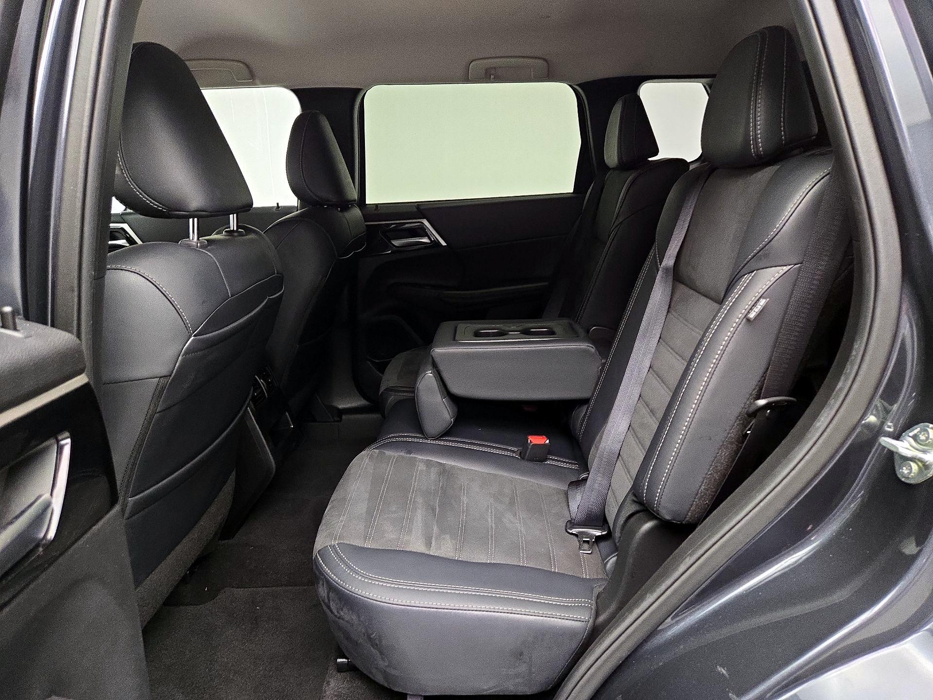 Thumbnail: 2024 Mitsubishi Outlander - 20