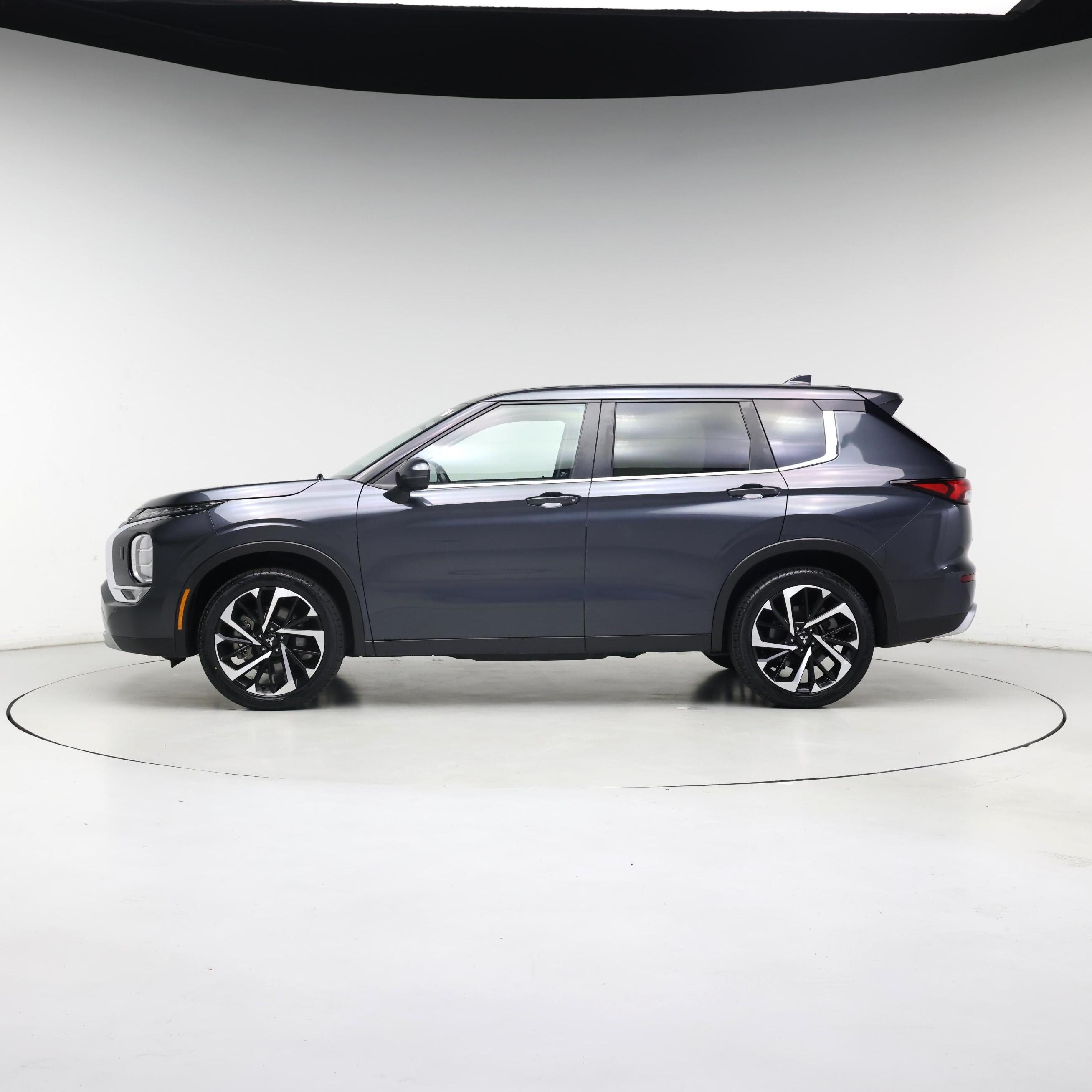 Thumbnail: 2024 Mitsubishi Outlander - 3