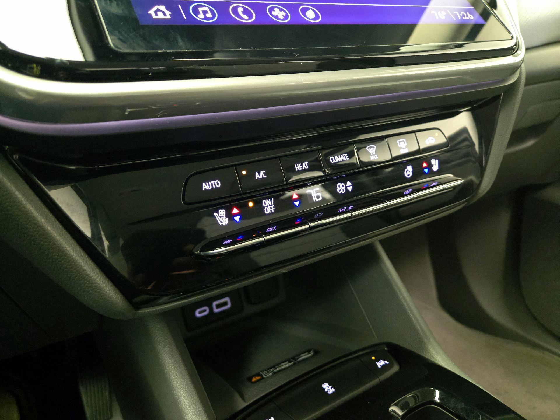 Thumbnail: 2022 Chevrolet Bolt EUV - 16