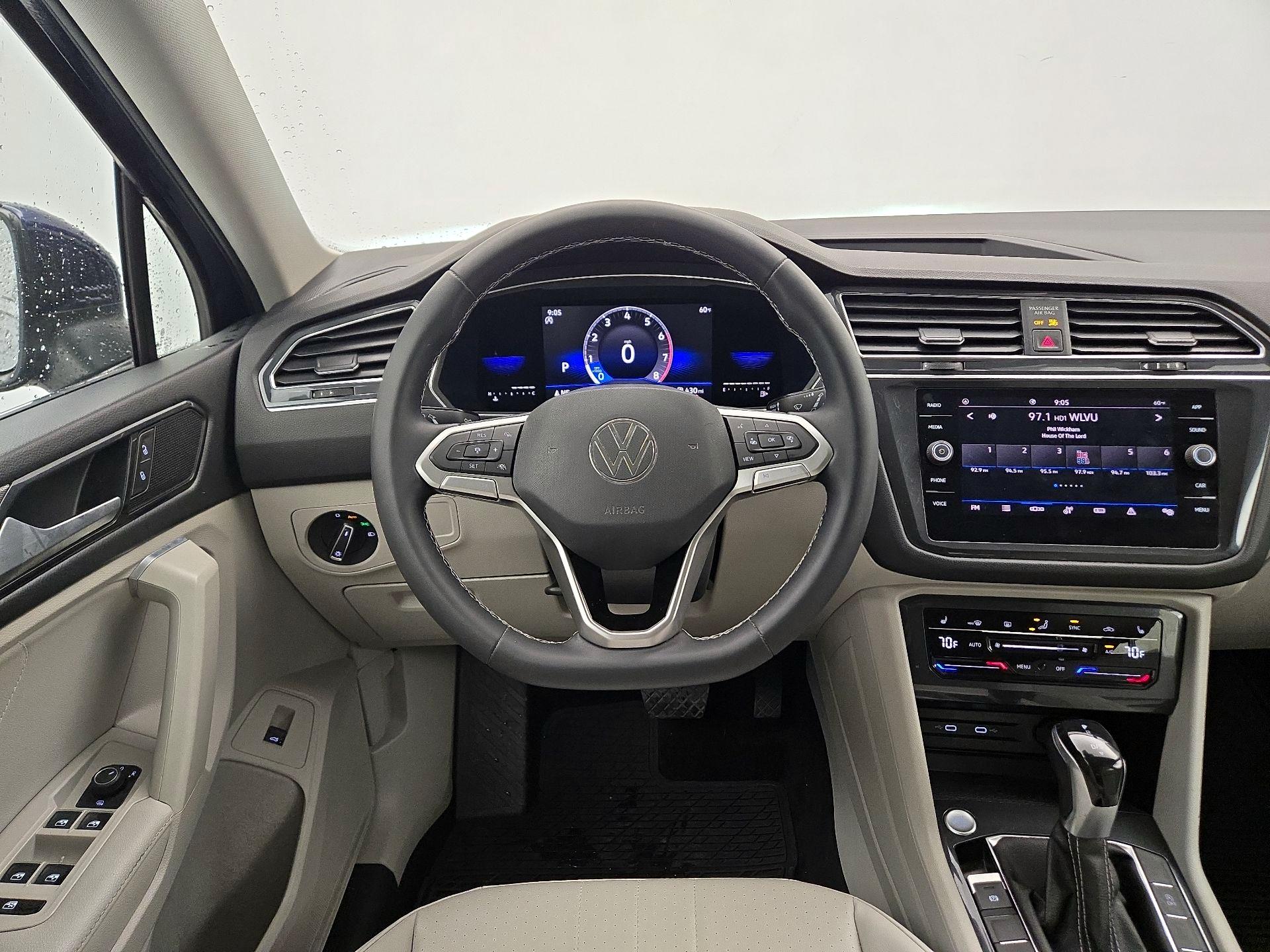 Thumbnail: 2022 Volkswagen Tiguan - 10