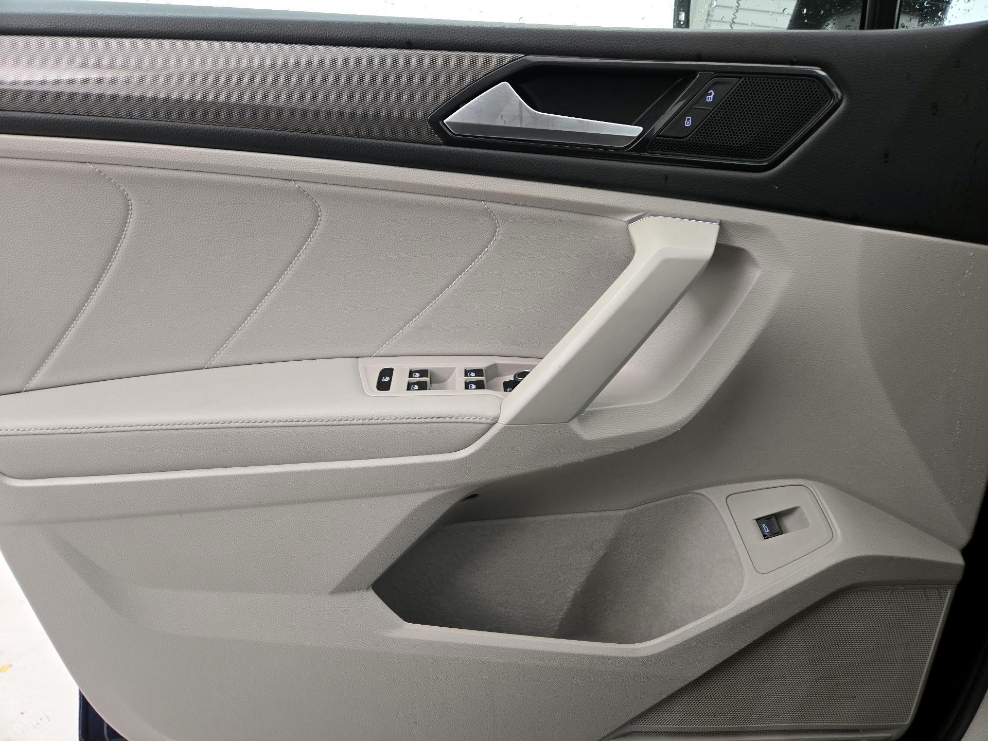 Thumbnail: 2022 Volkswagen Tiguan - 12