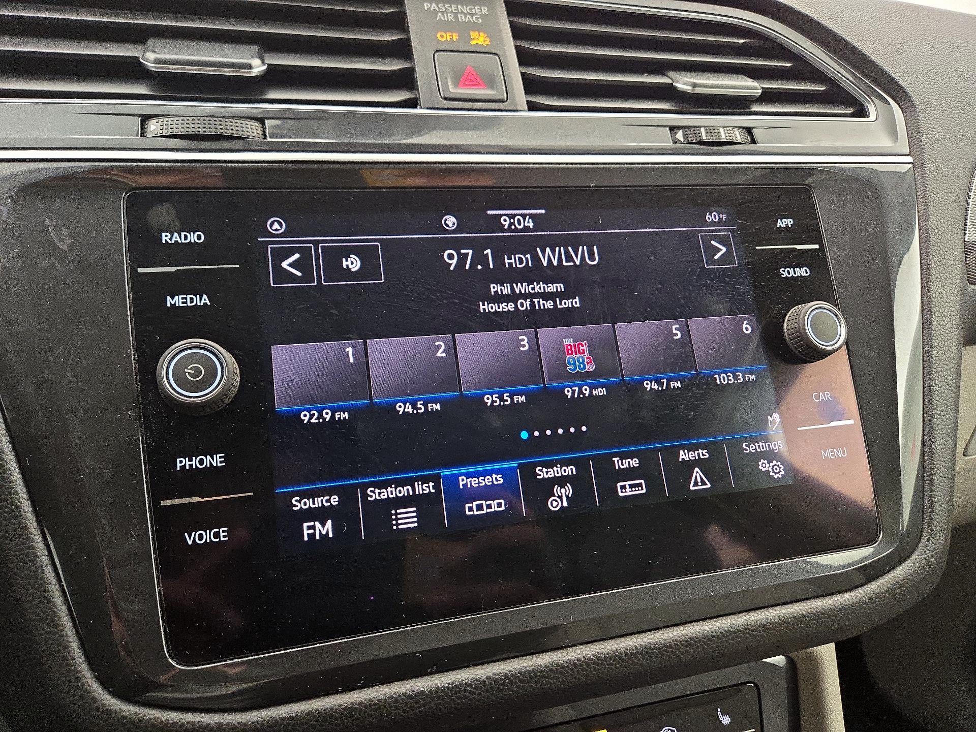 Thumbnail: 2022 Volkswagen Tiguan - 15