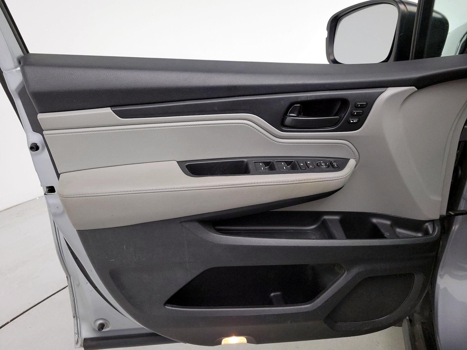 Thumbnail: 2019 Honda Odyssey - 12