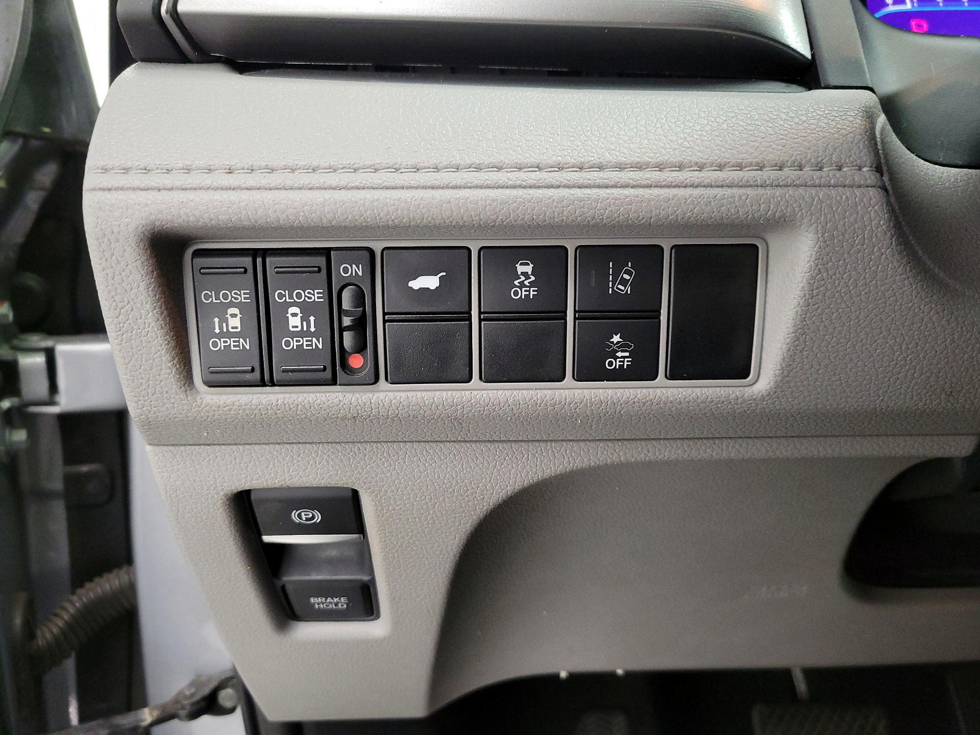 Thumbnail: 2019 Honda Odyssey - 13