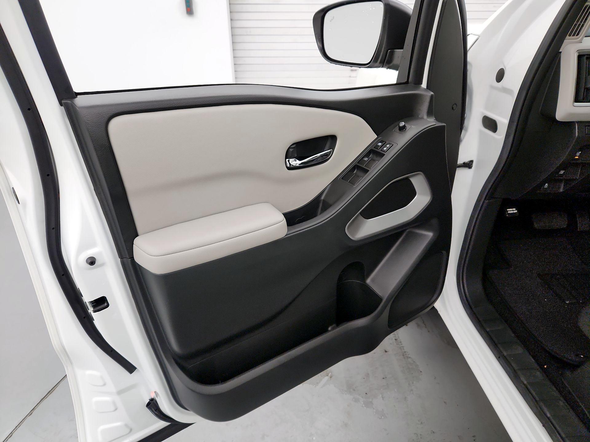 Thumbnail: 2025 Nissan Frontier - 12