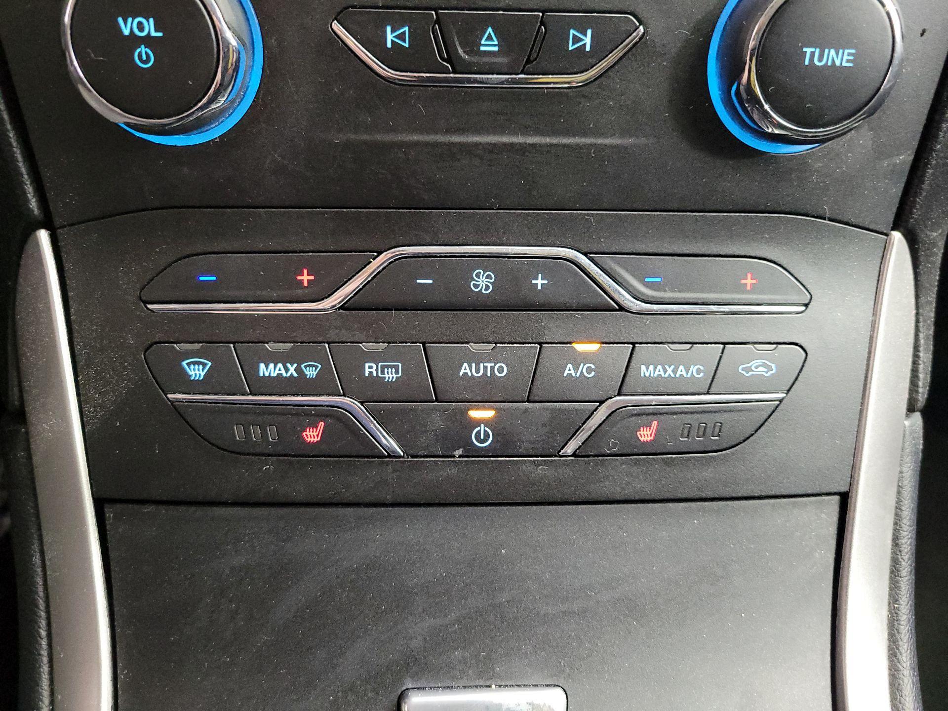 Thumbnail: 2015 Ford Edge - 17