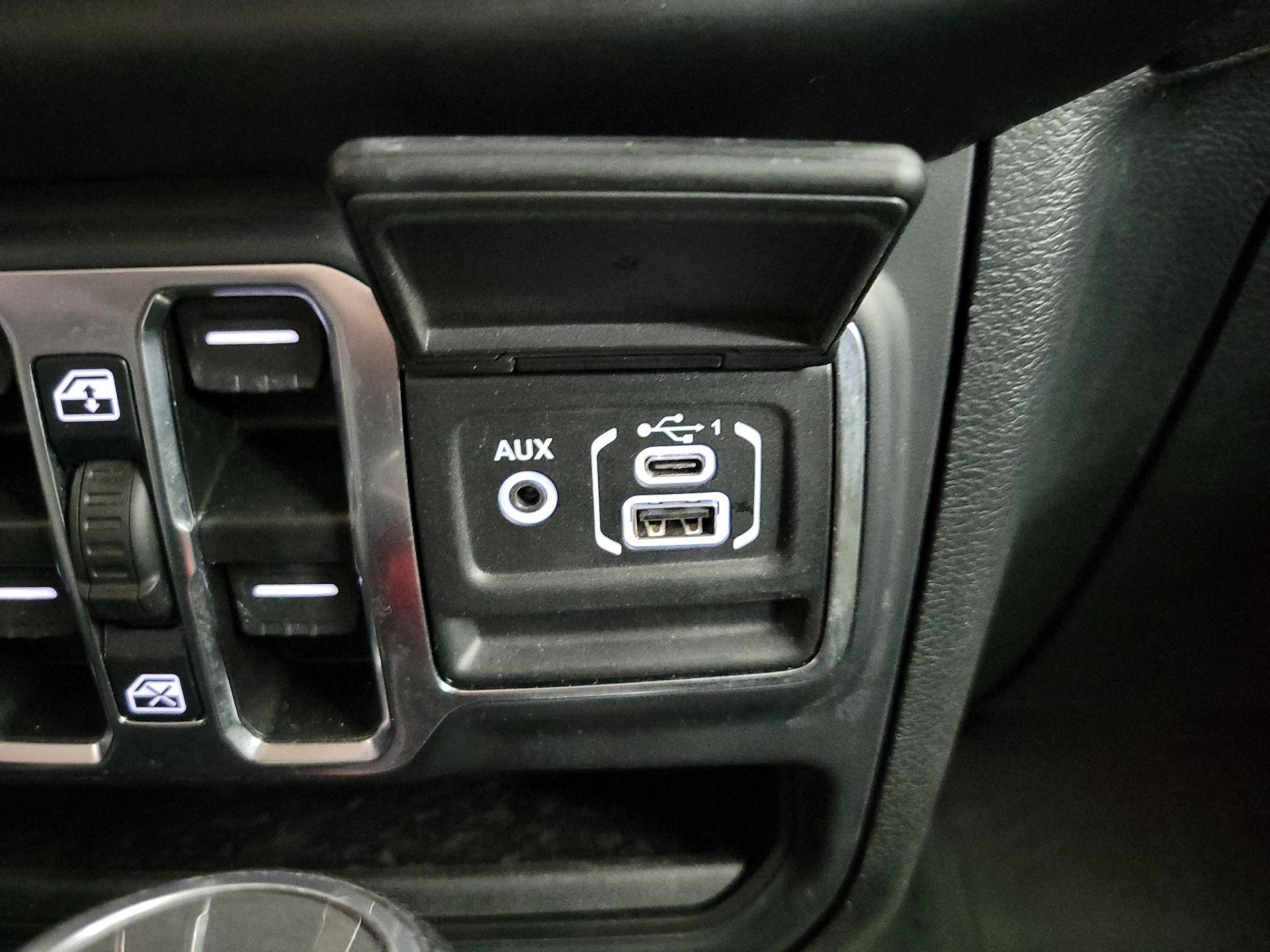 Thumbnail: 2022 Jeep Gladiator - 19