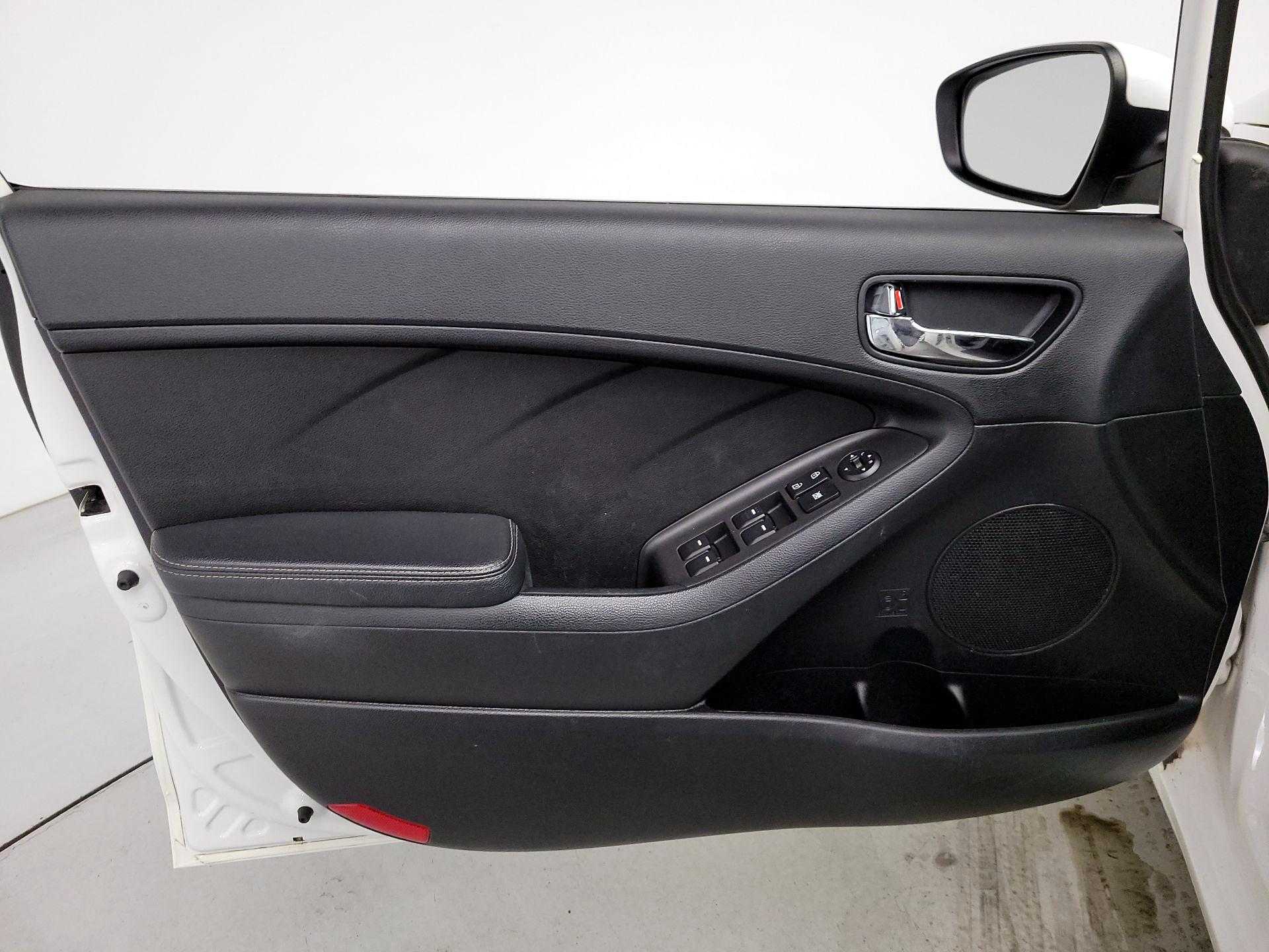 Thumbnail: 2016 Kia Forte - 12